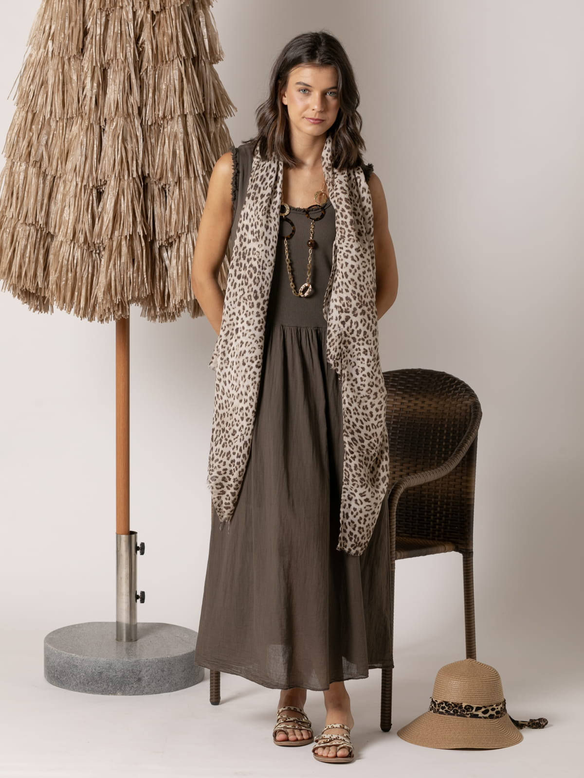 Fular classic animal print color Beige
