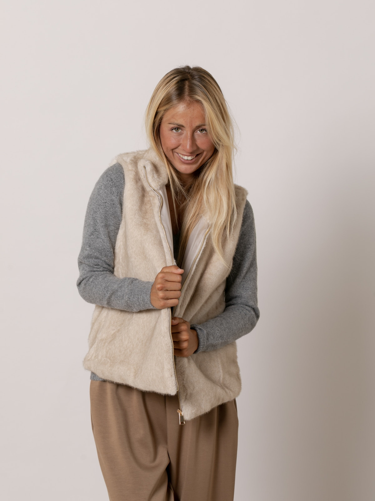 Fur vest  Beige colour