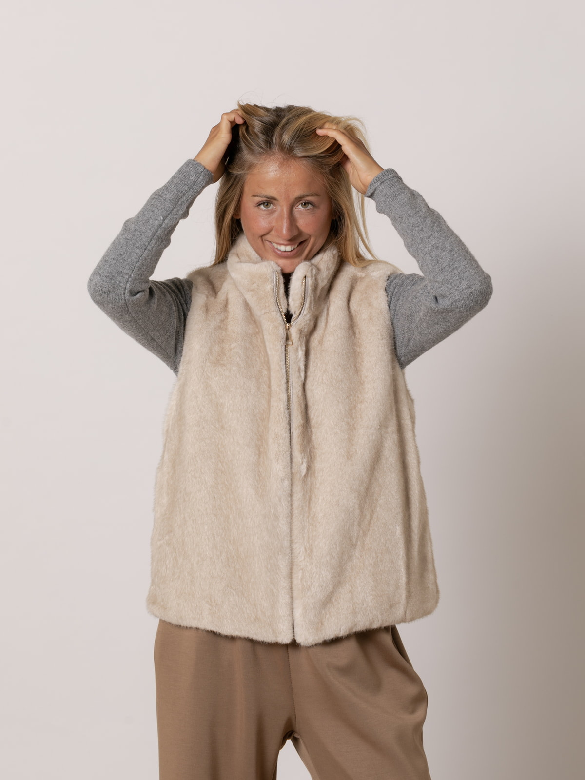 Fur vest  Beige colour
