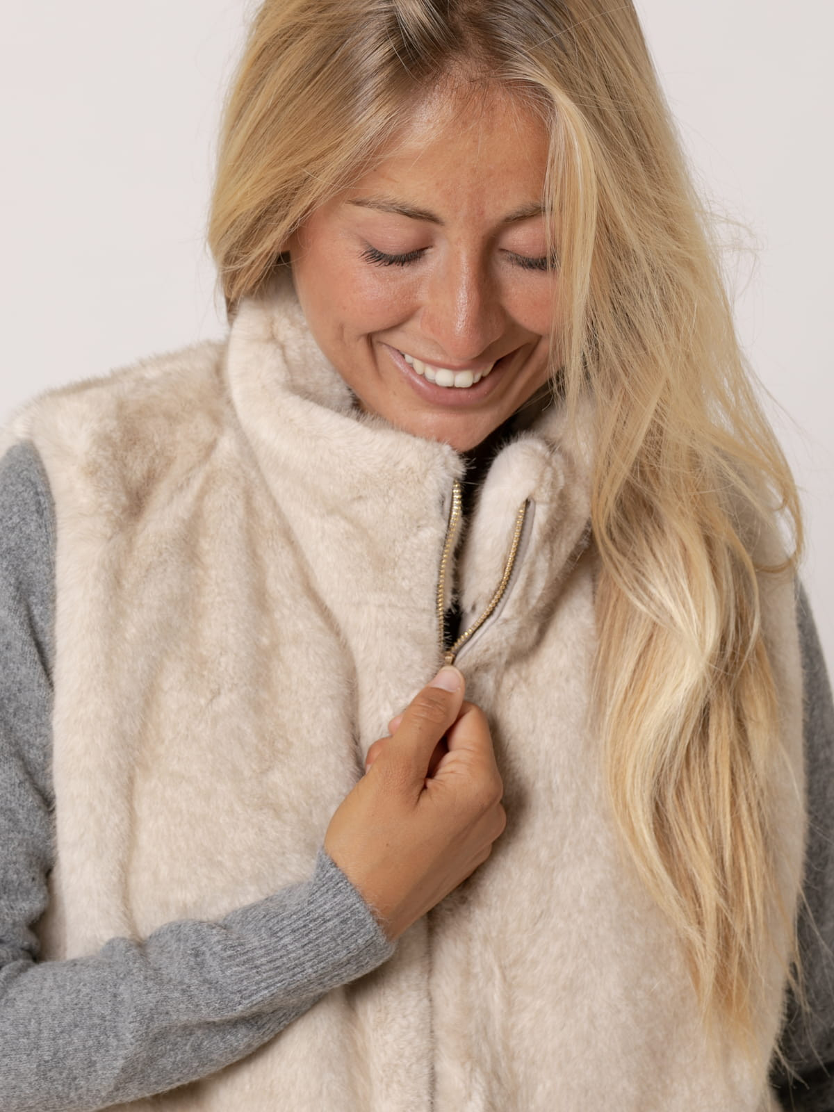 Fur vest  Beige colour