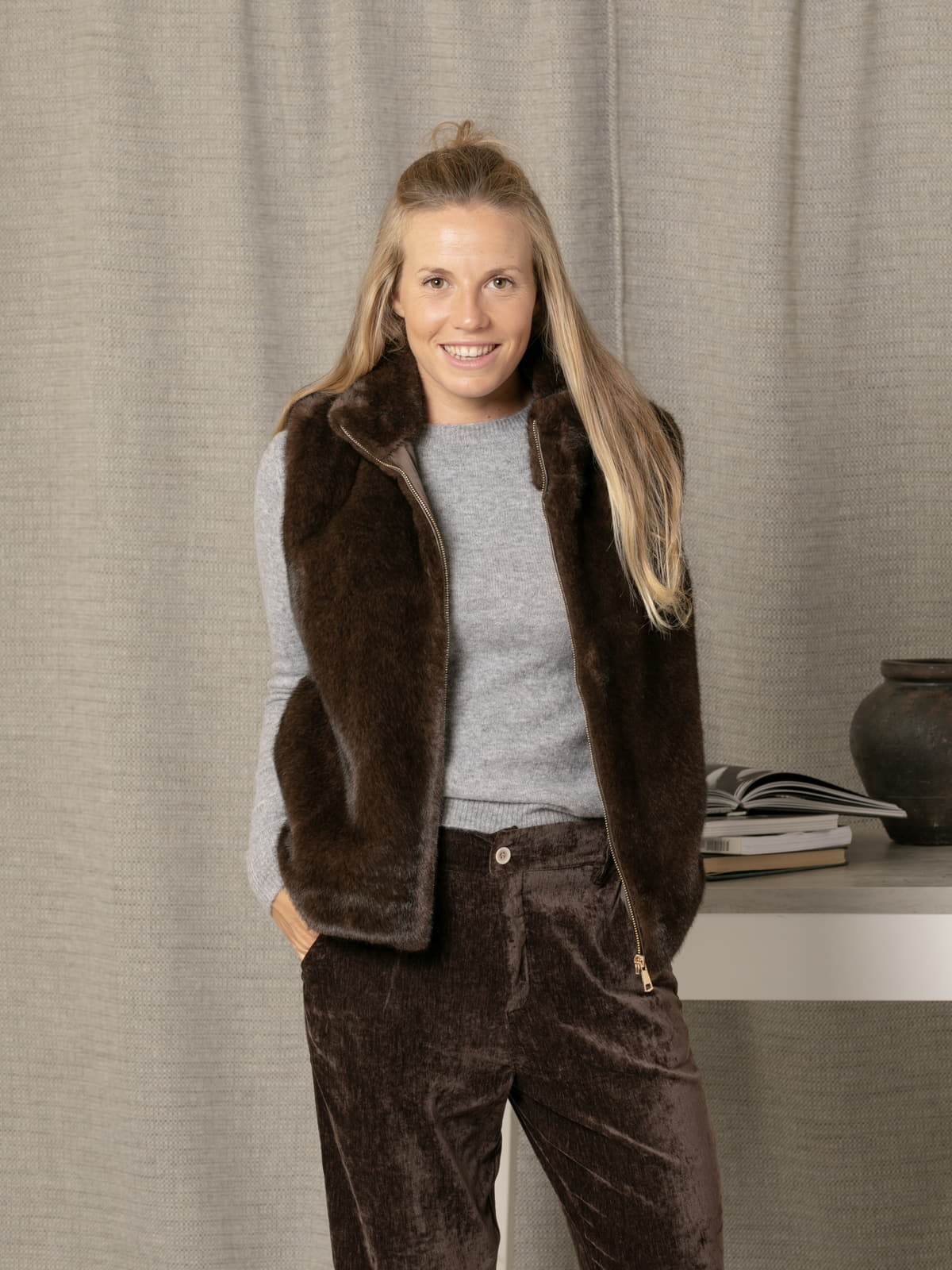 Fur vest  Marrón  colour