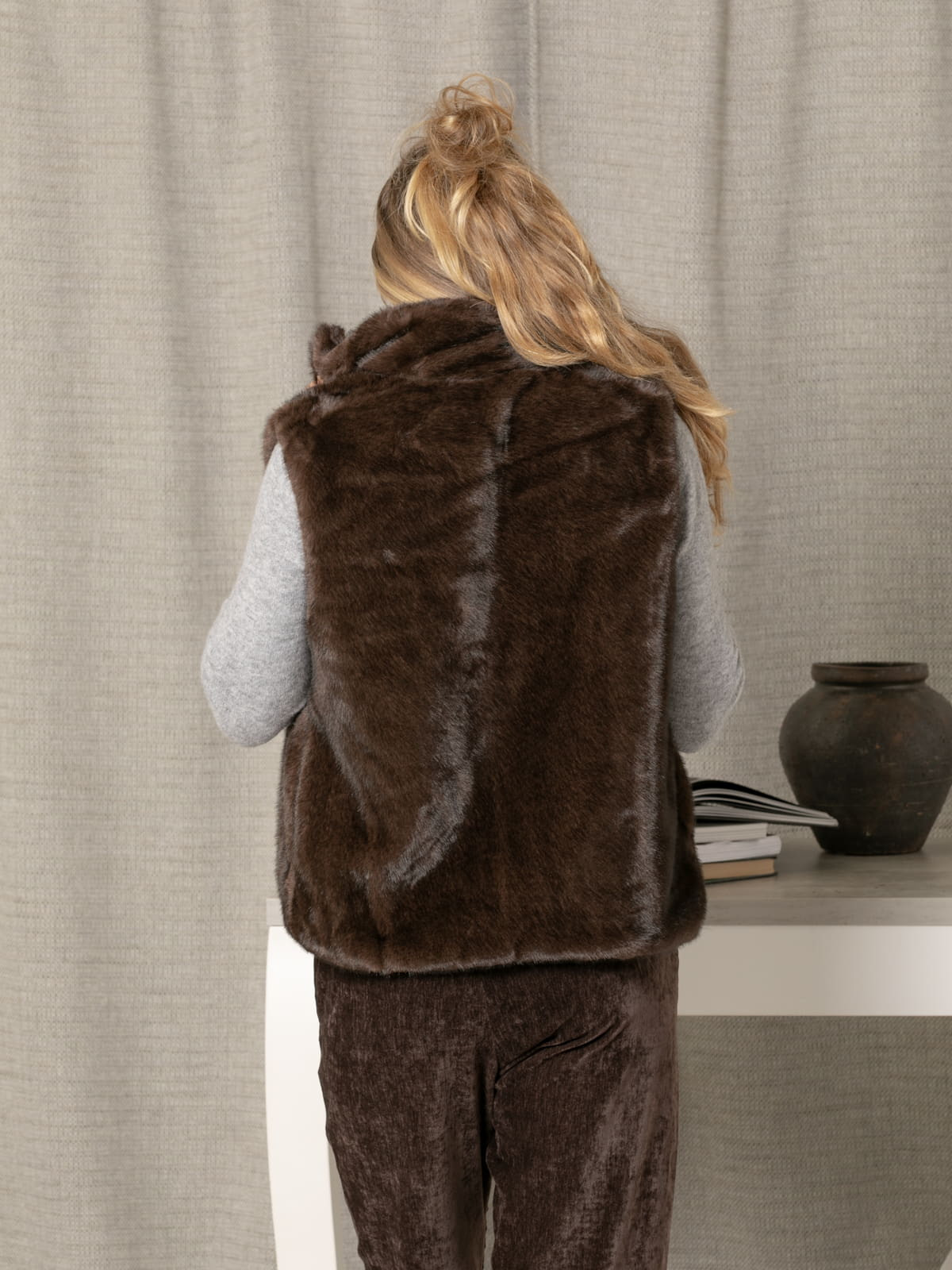 Fur vest  Marrón  colour