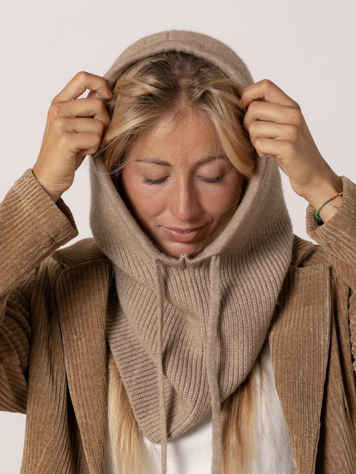 Capucha punto color Camel