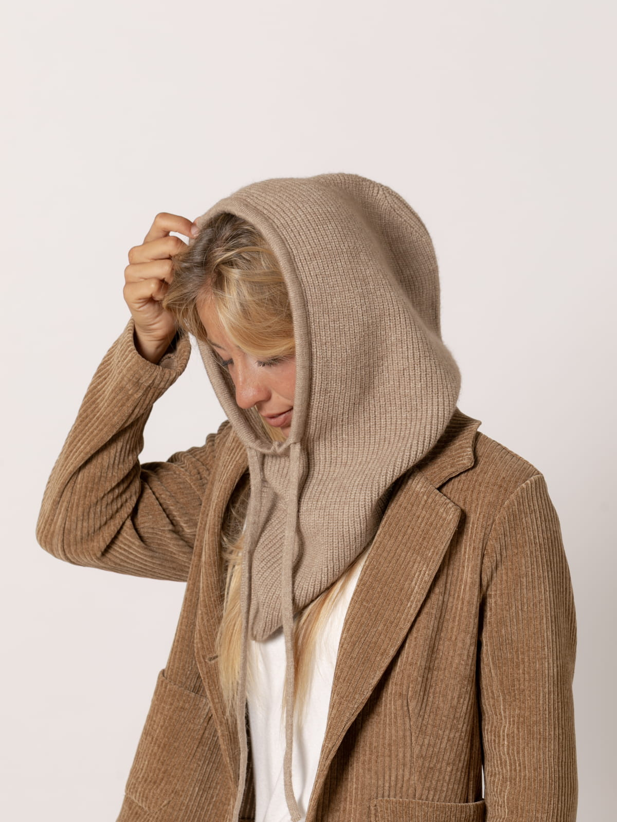 Capucha punto color Camel