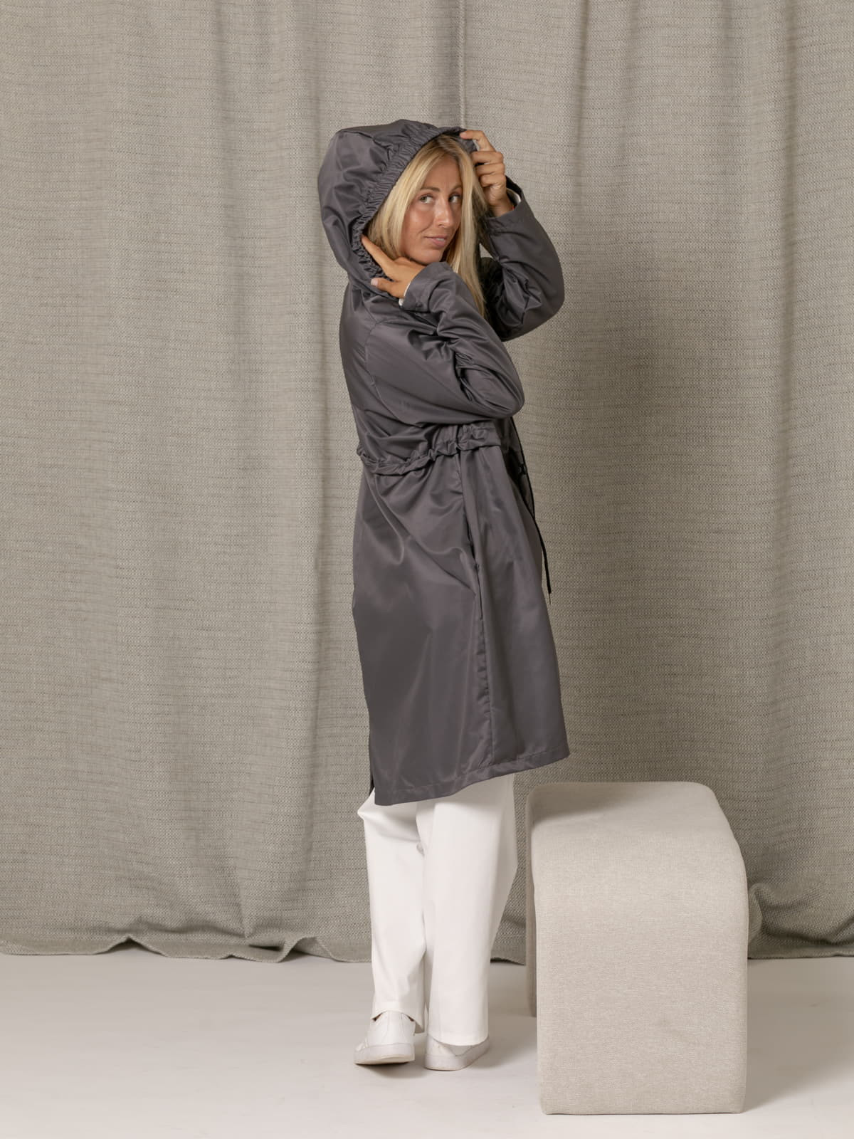 Parka larga ajustable color Gris
