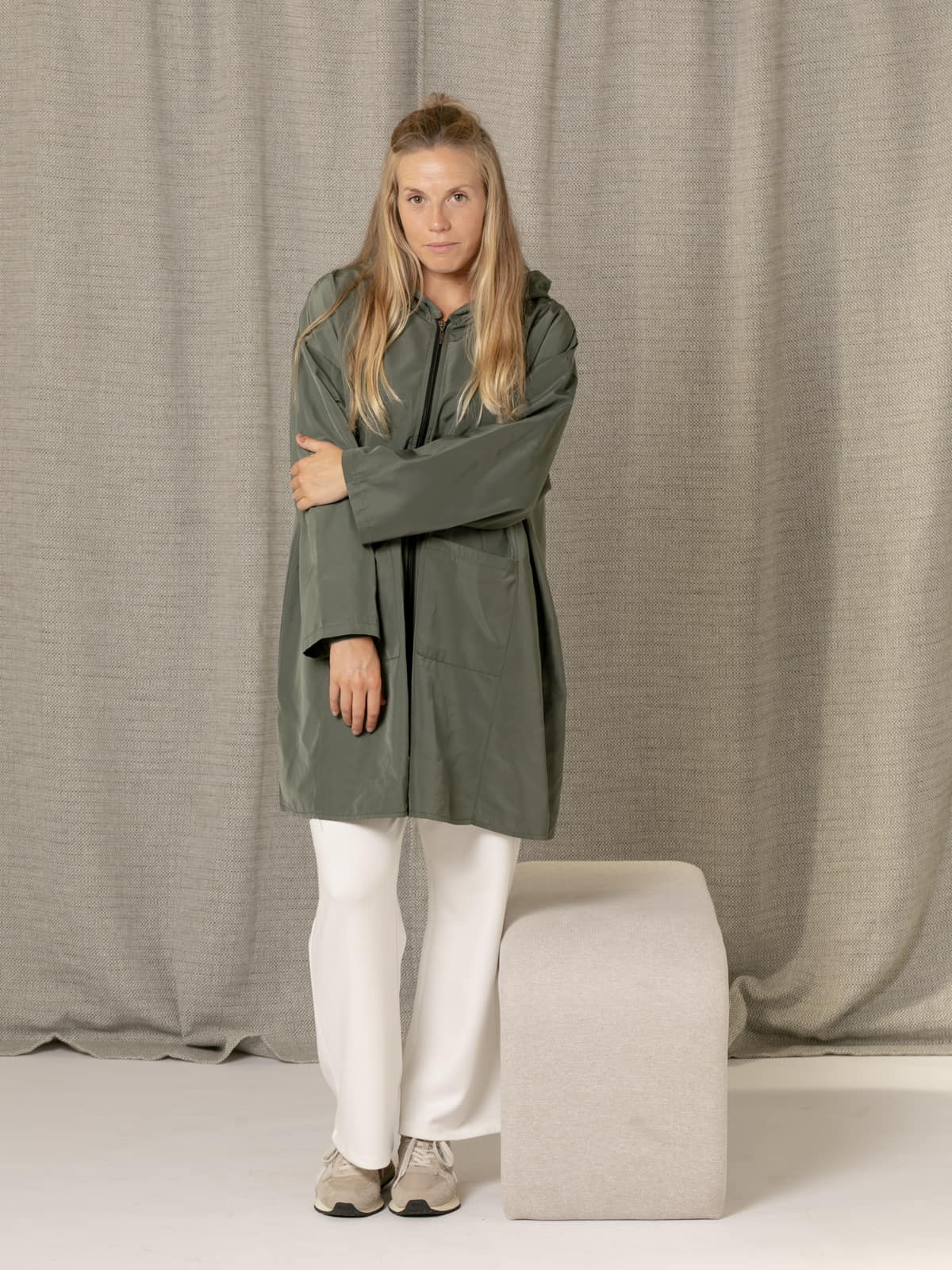 Gabardina oversize capucha color Verde