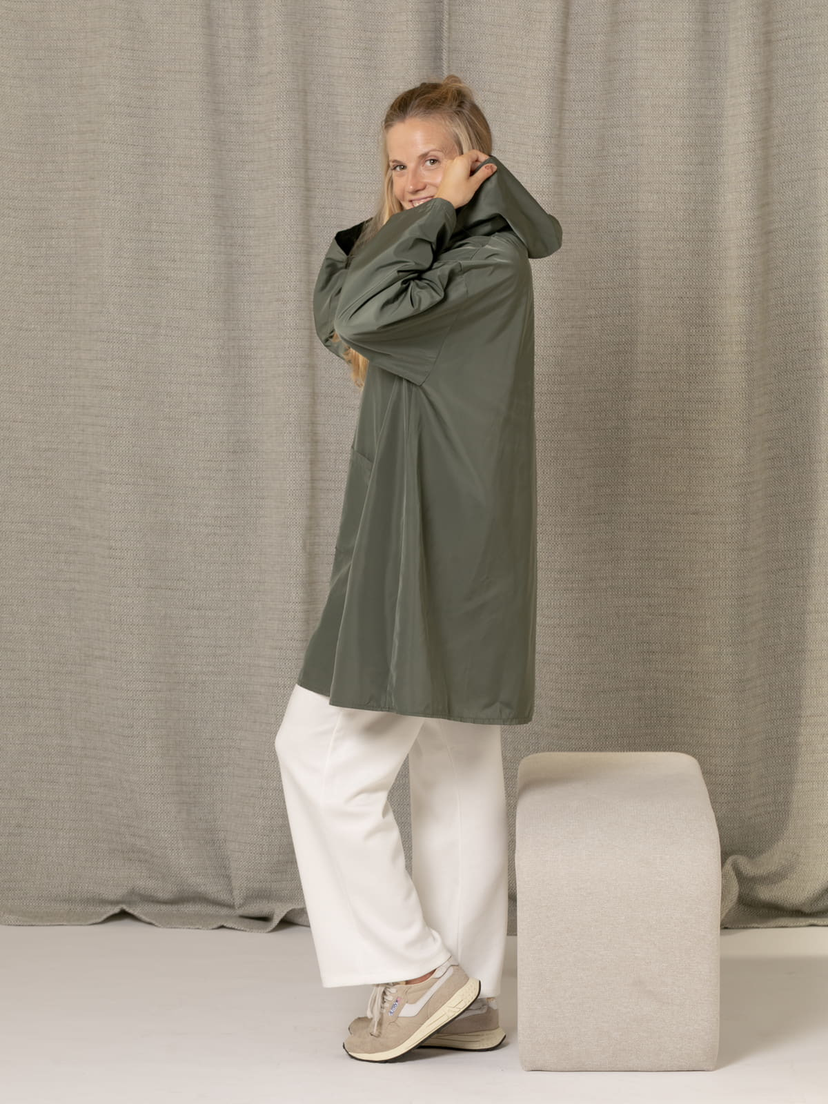 Gabardina oversize capucha color Verde