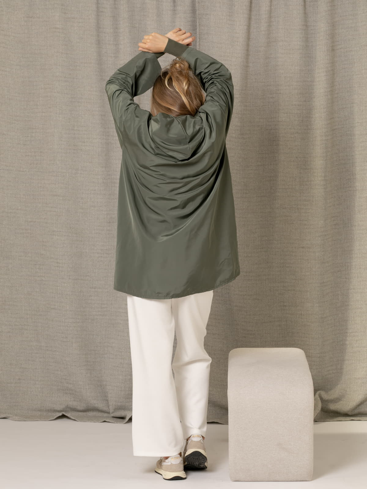 Gabardina oversize capucha color Verde