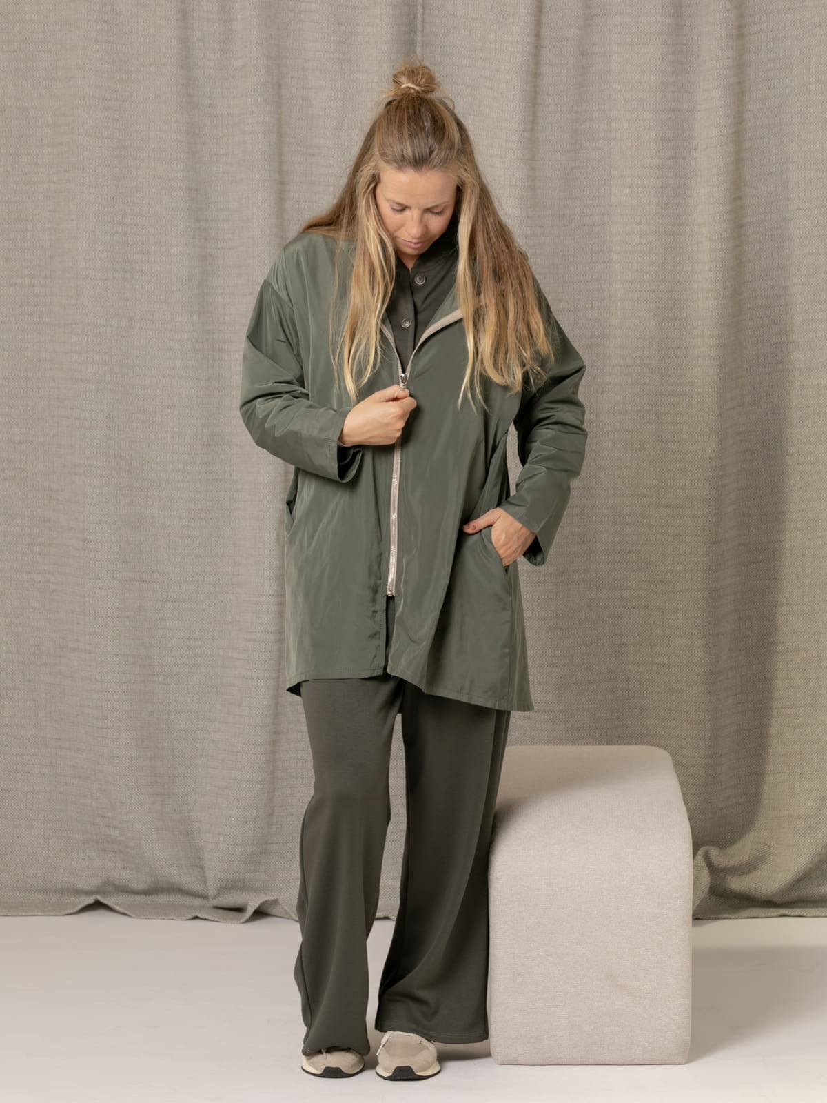 Gabardina cremallera color Verde