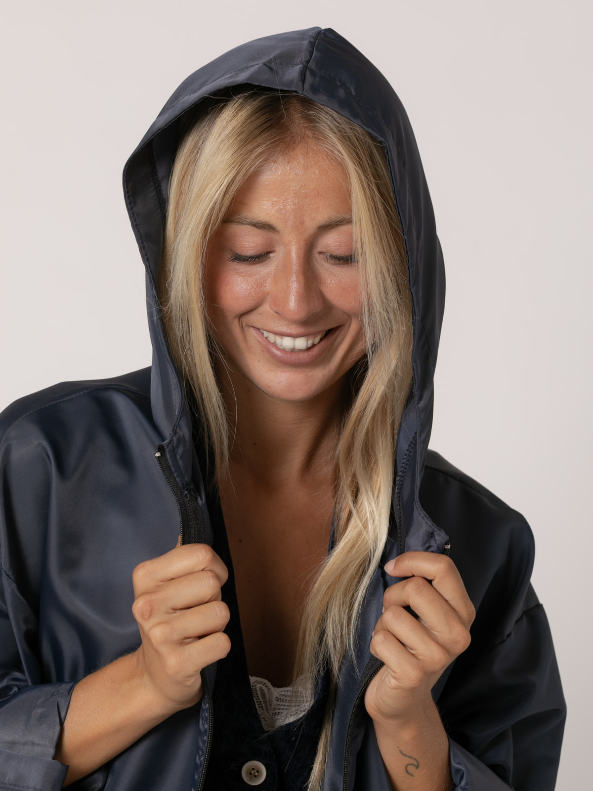 Parka impermeable capucha color Azul