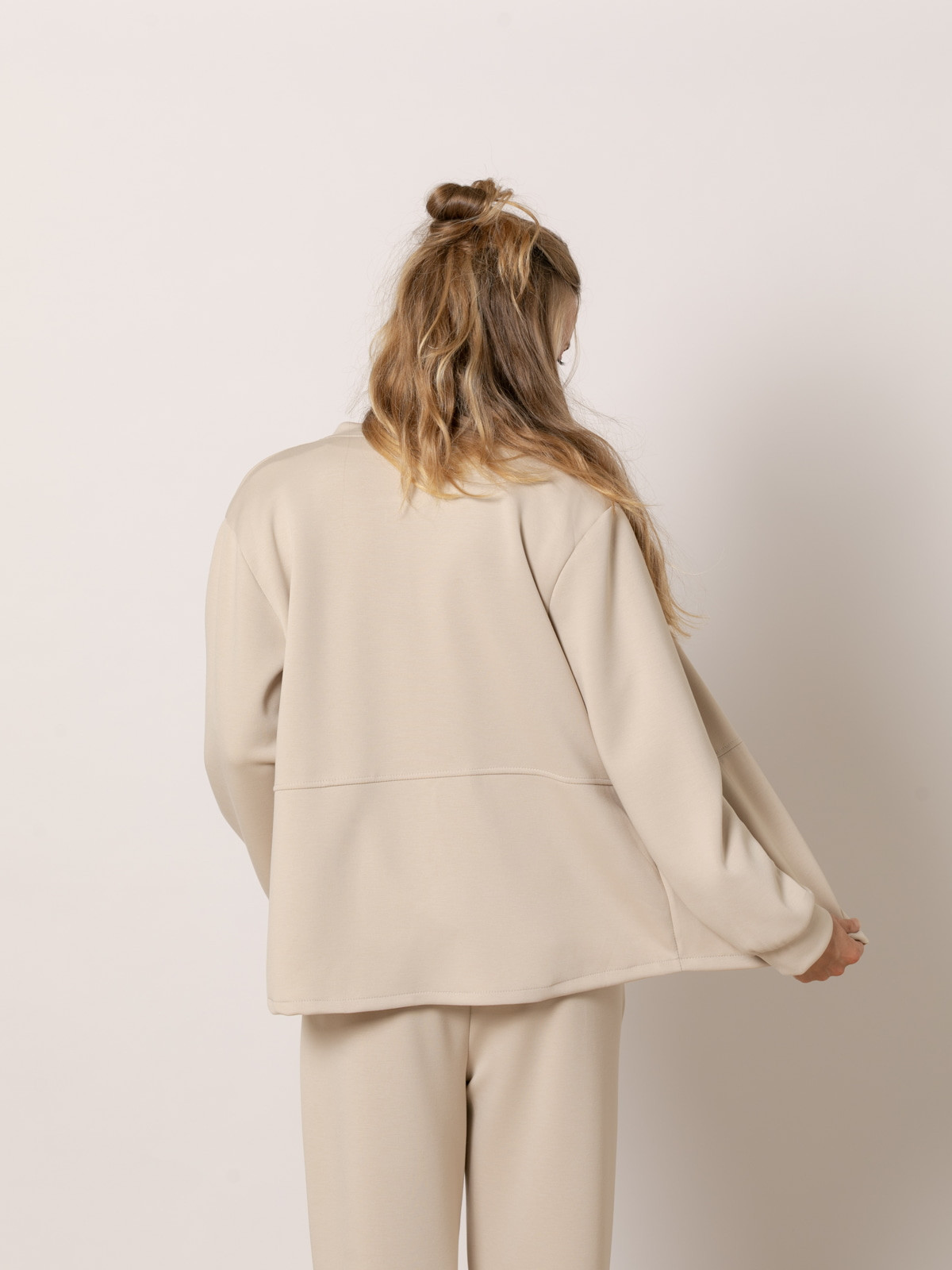 Chaqueta comfy sport bolsillos color Beige