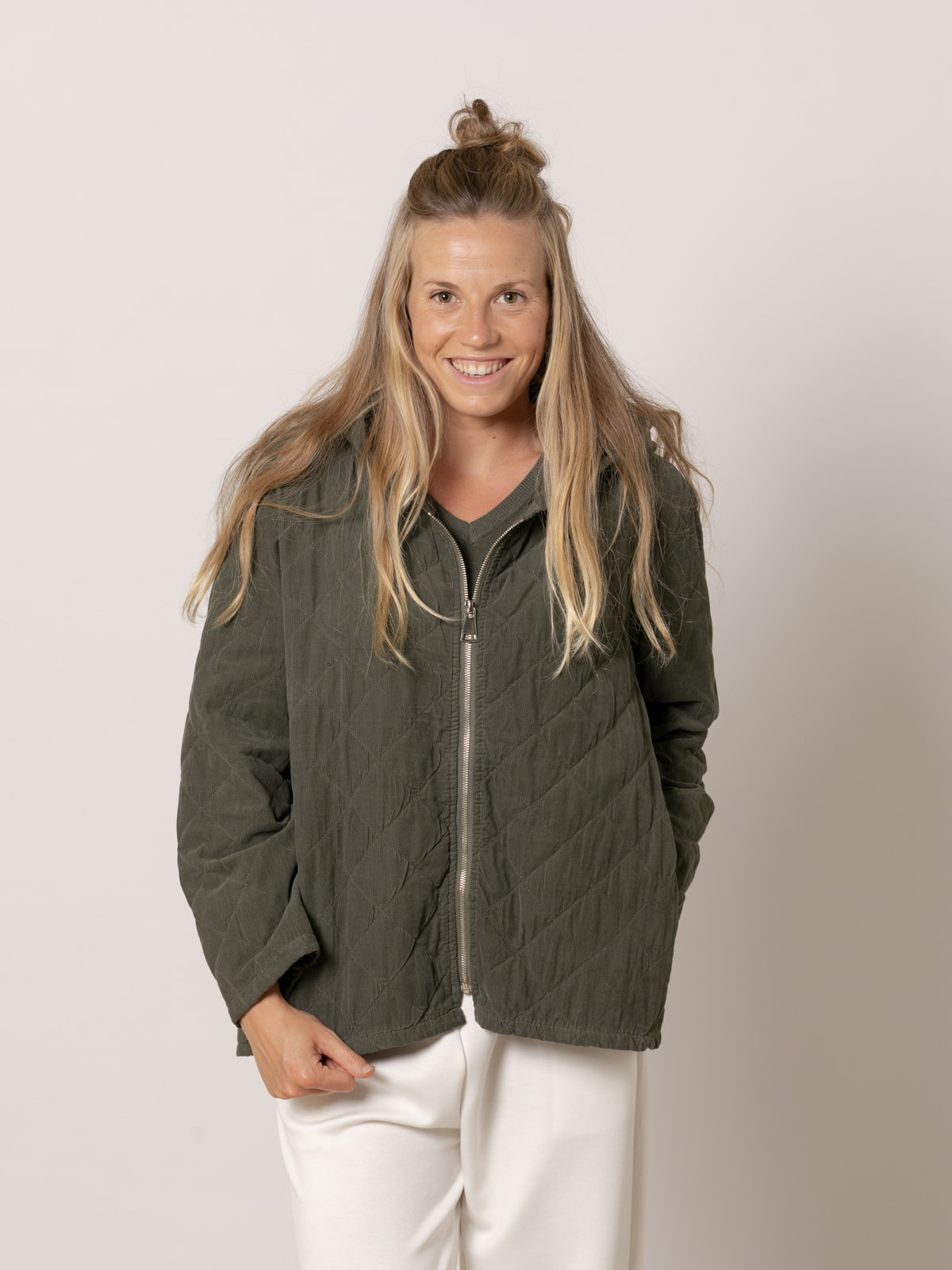 Chaqueta micro pana acolchada color Verde