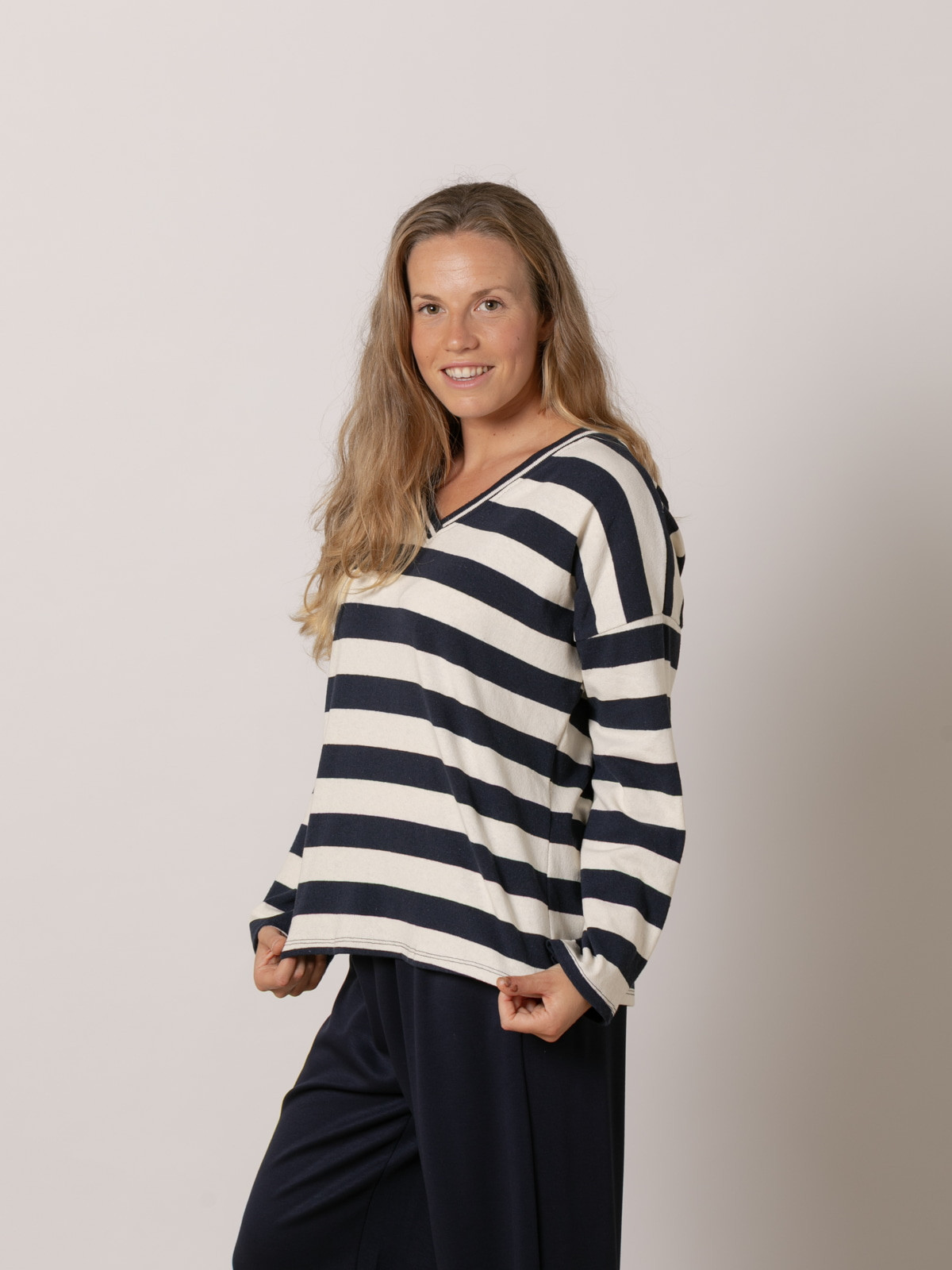 100% cotton striped V-neck sweater  Blue Navy colour