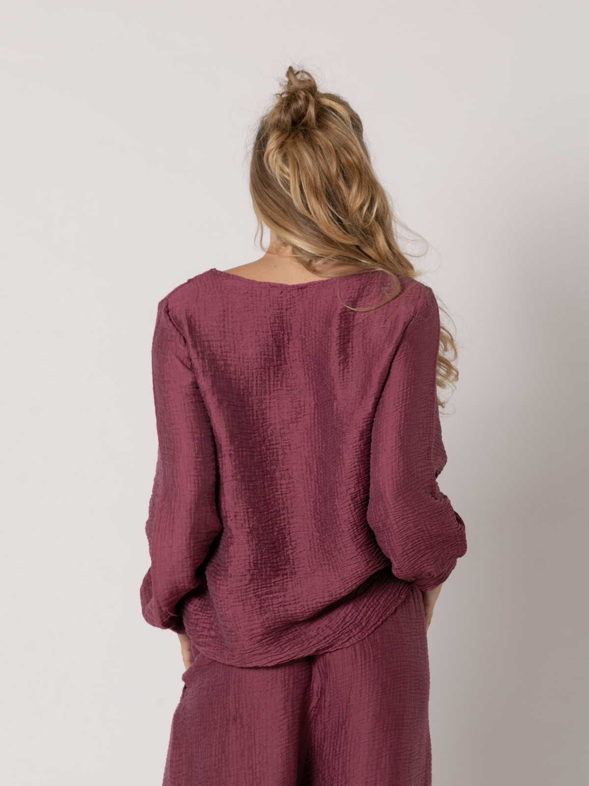 Camisa rizo c/pico brillo color Malva