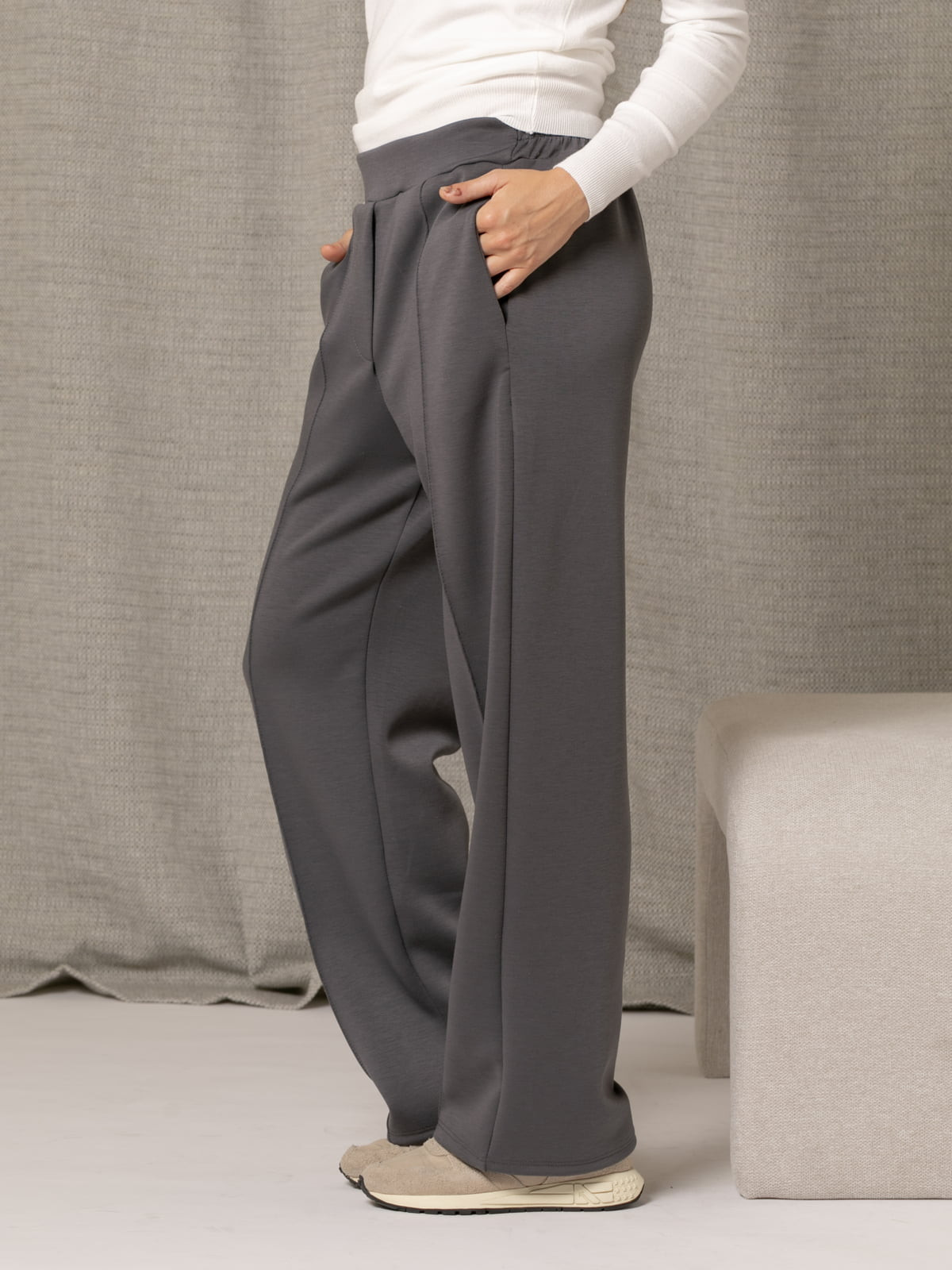Pantalón comfy soft costura central color Gris