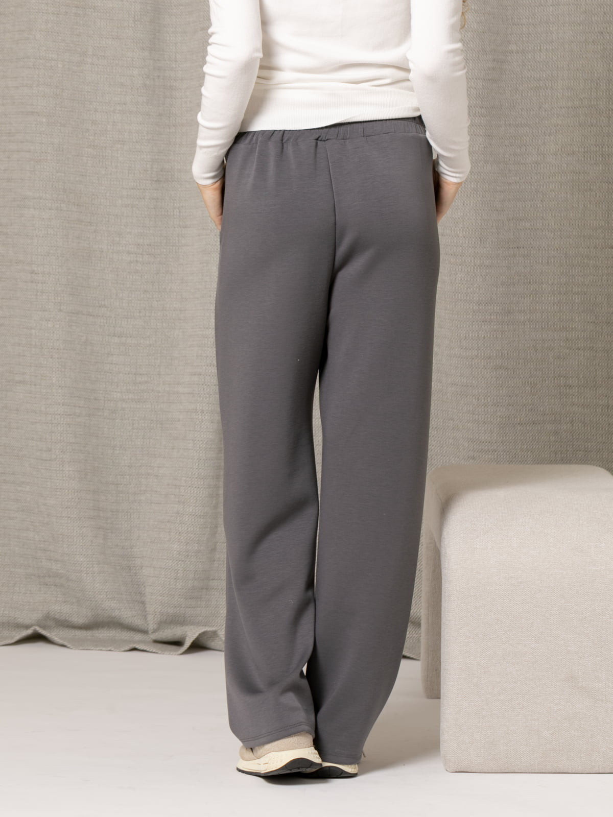 Pantalón comfy soft costura central color Gris