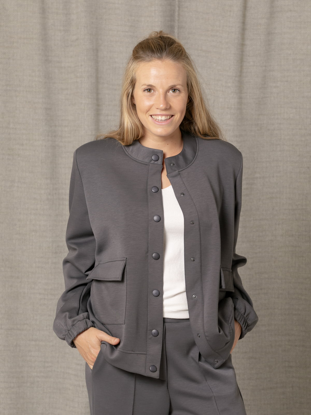 Chaqueta bomber soft bolsillos color Gris