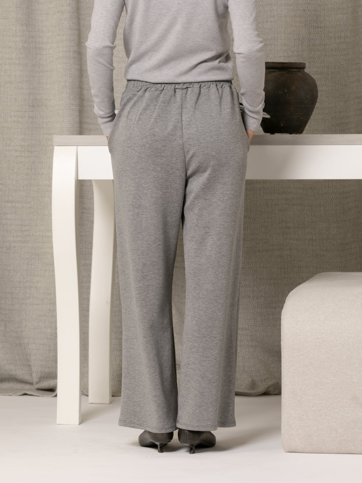 Pantalón oversize sport color Gris