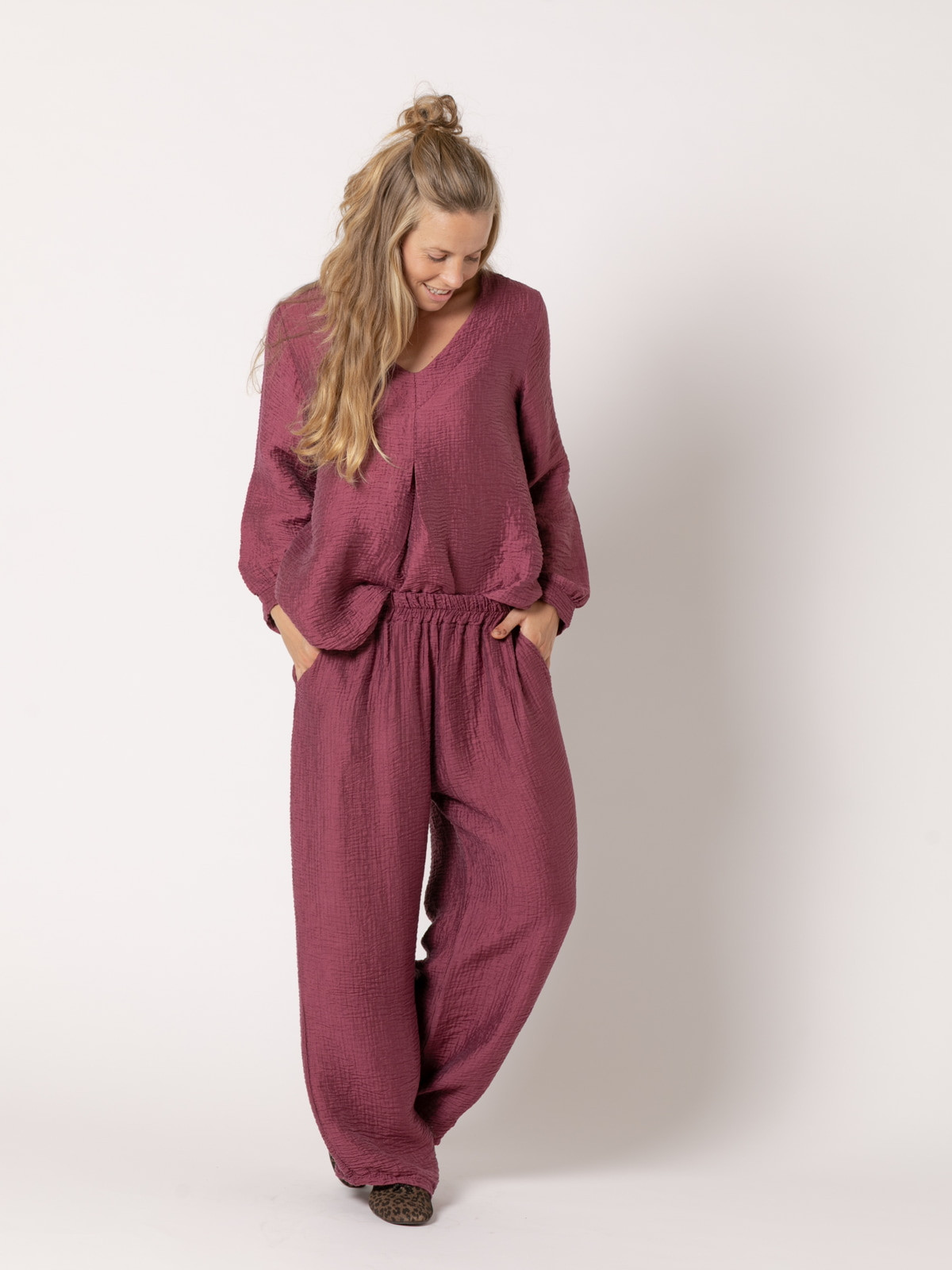 Pantalón rizo tencell brillo color Malva