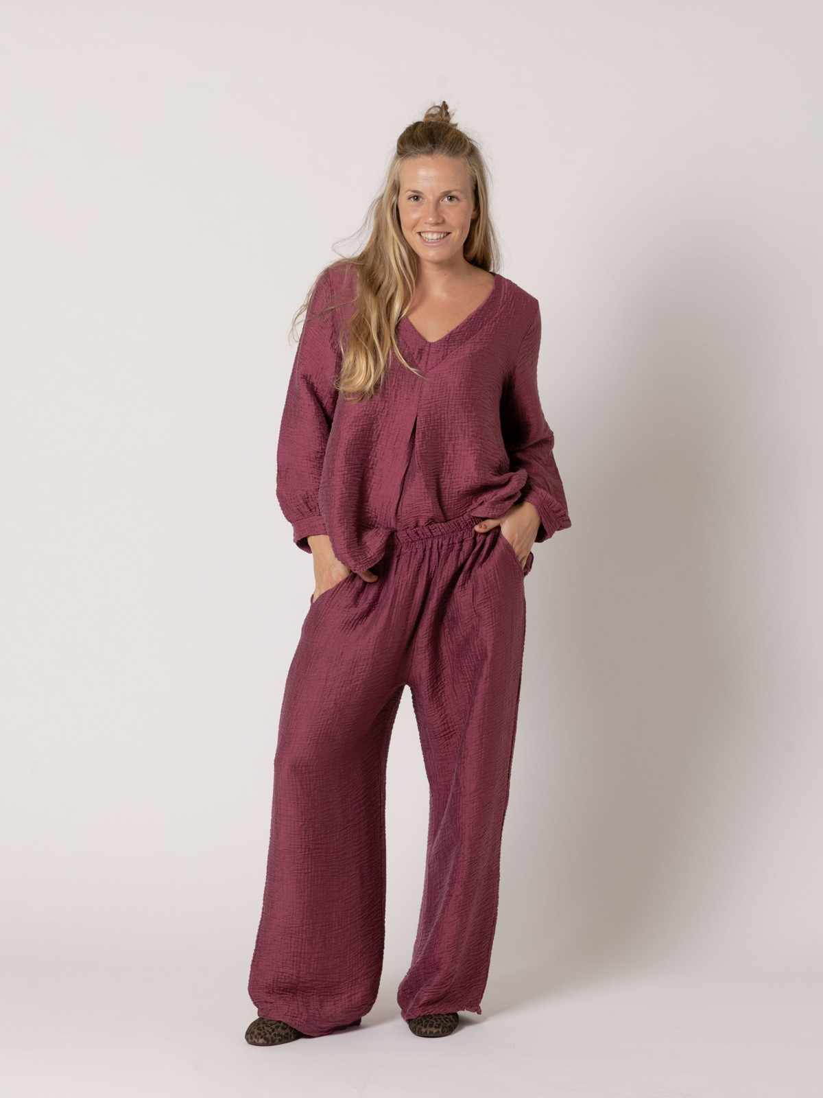 Pantalón rizo tencell brillo color Malva