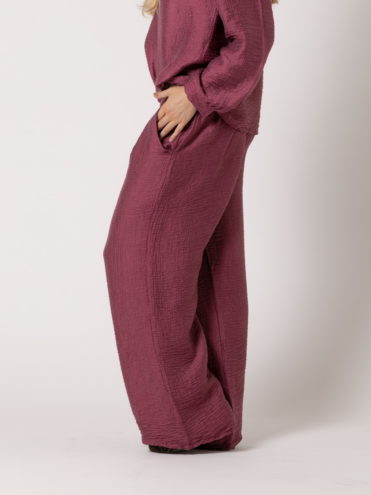 Pantalón rizo tencell brillo color Malva