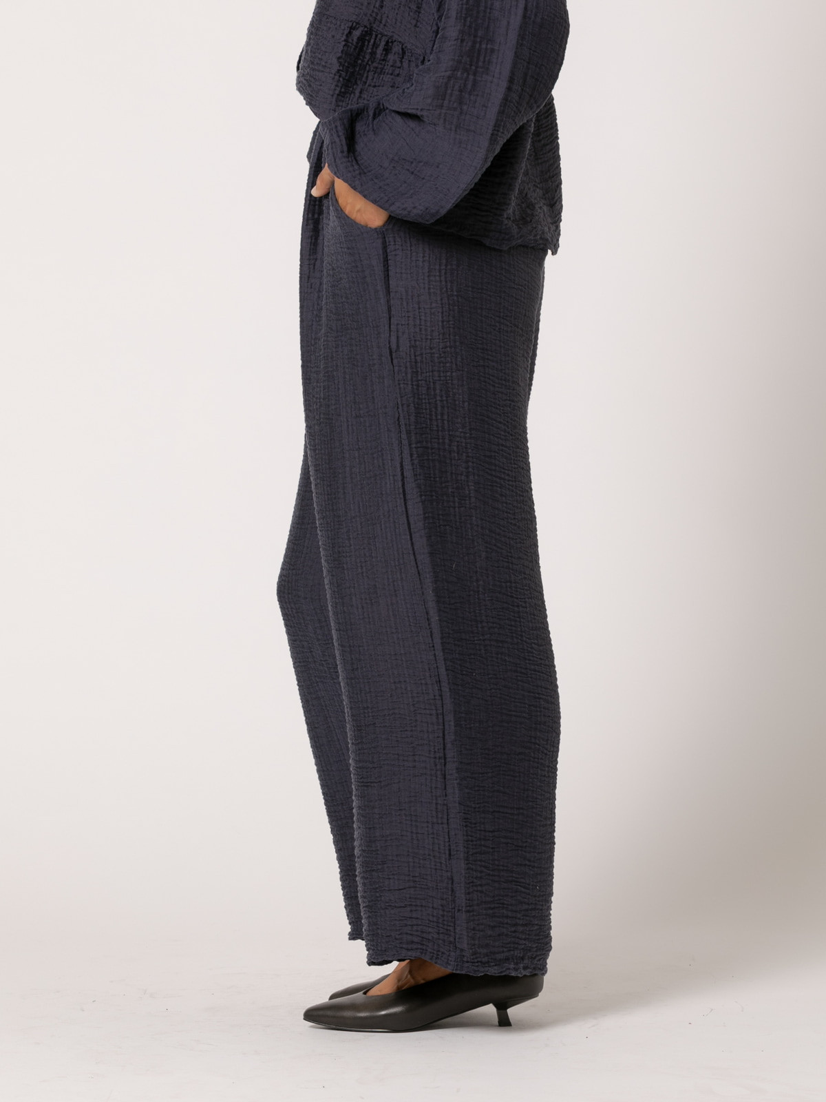 Pantalón rizo tencell brillo color Azul Marino