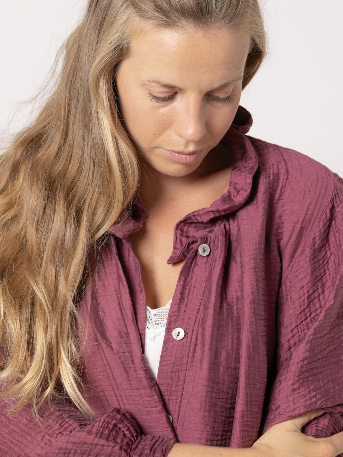 Camisa rizo volante brillo color Malva