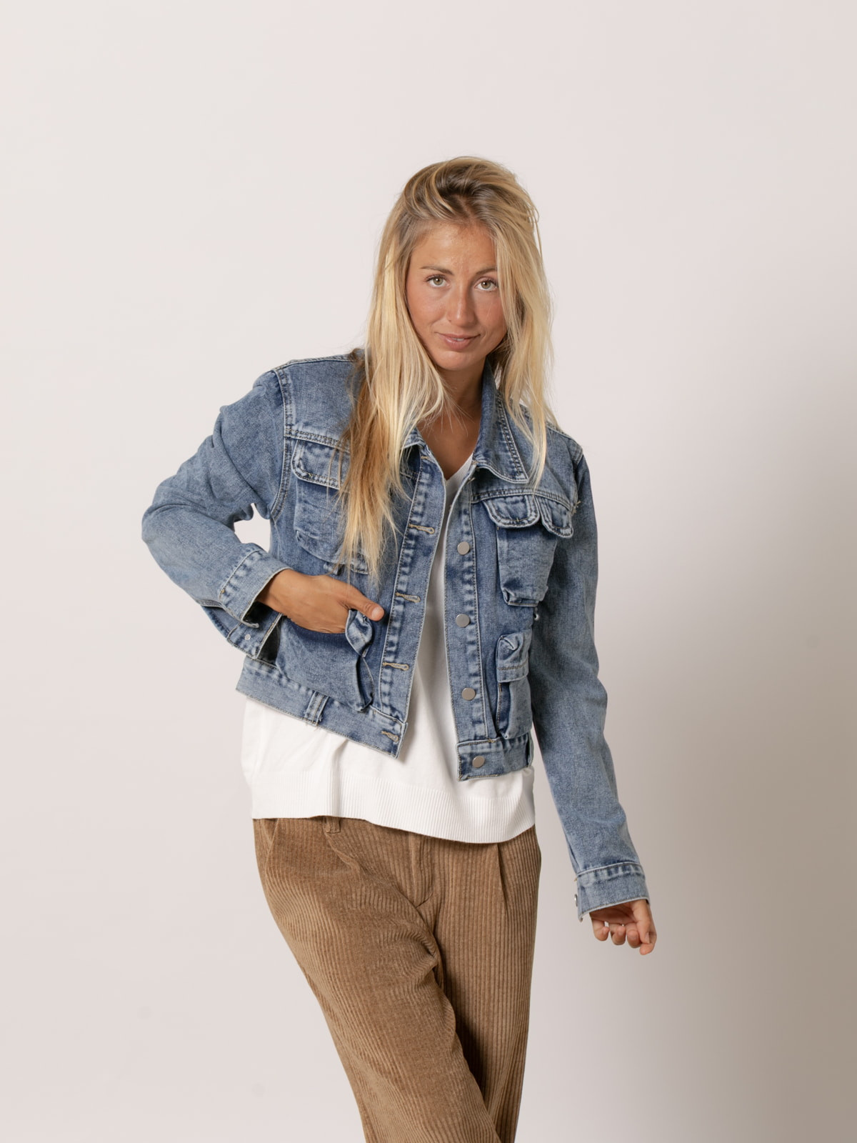Chaqueta vaquera corta 4 bolsillos color Azul Lavanda