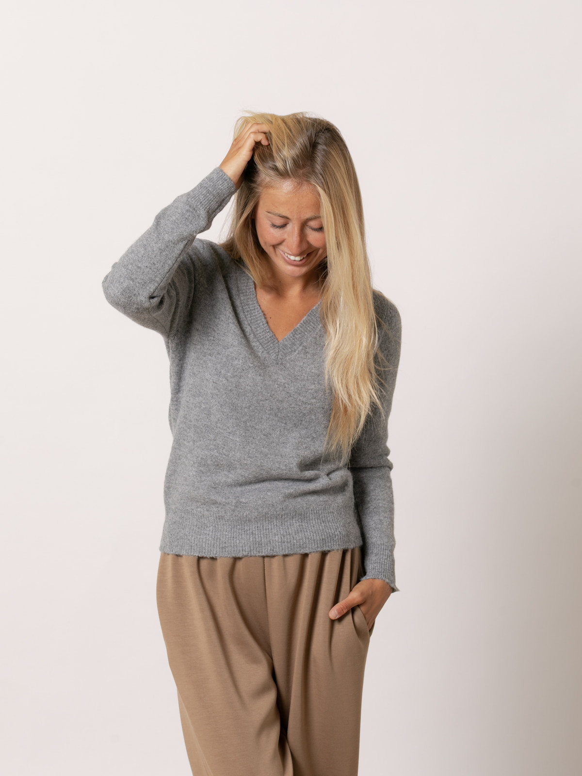 Cashmere-like V-neck sweater  Grey Lightcolour