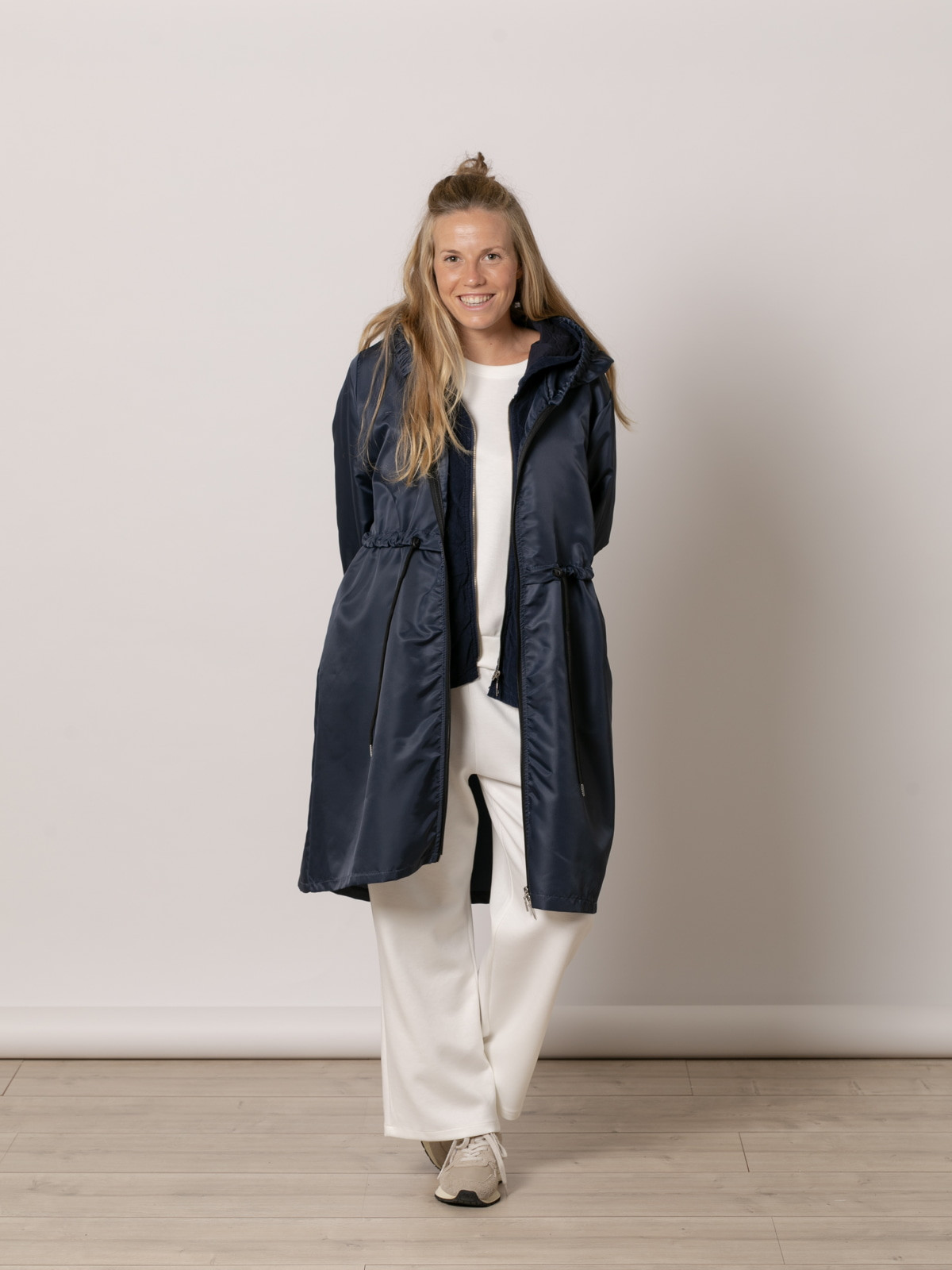 Parka larga ajustable color Azul