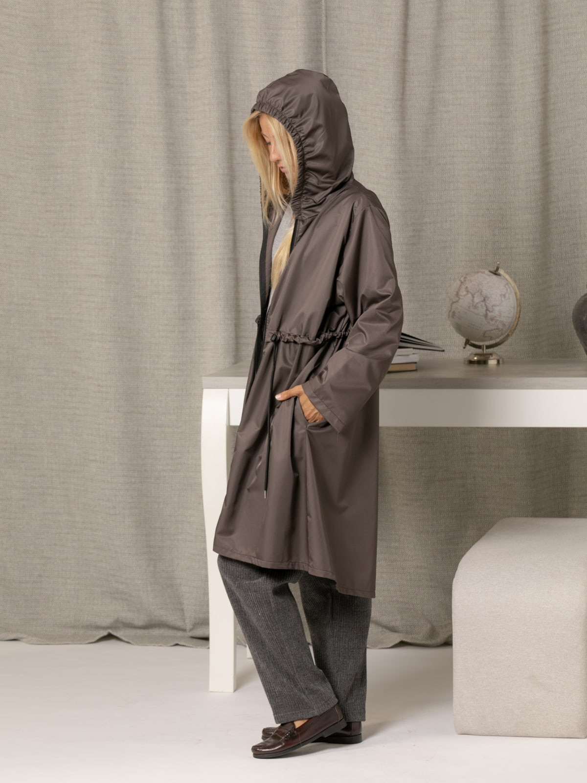 Parka larga ajustable color Marrón 
