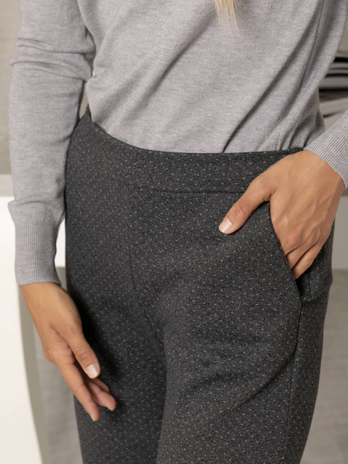 Pantalón motas comfy wide leg color Gris