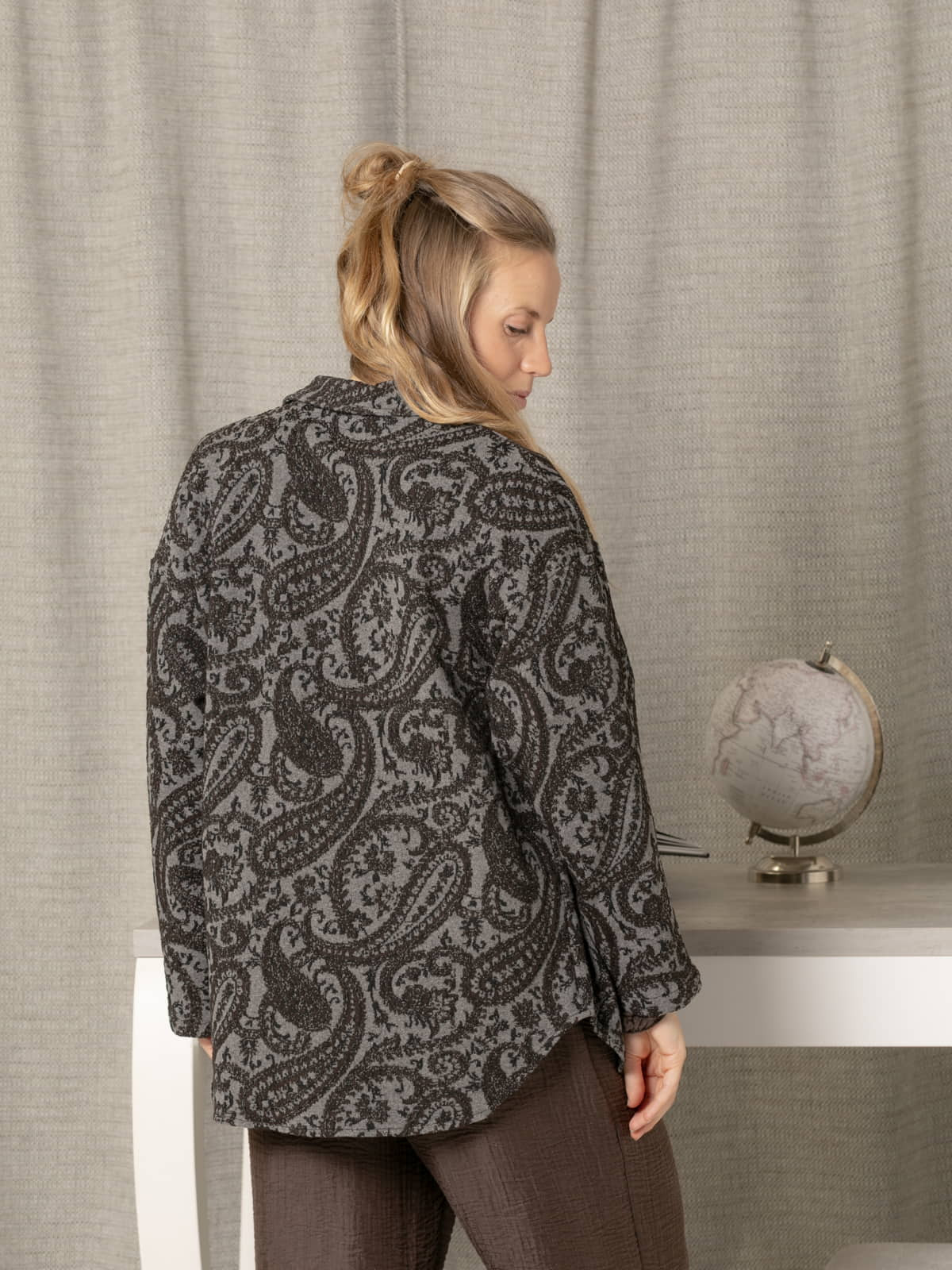 Chaqueta camisera comfy cachemira color Marrón 
