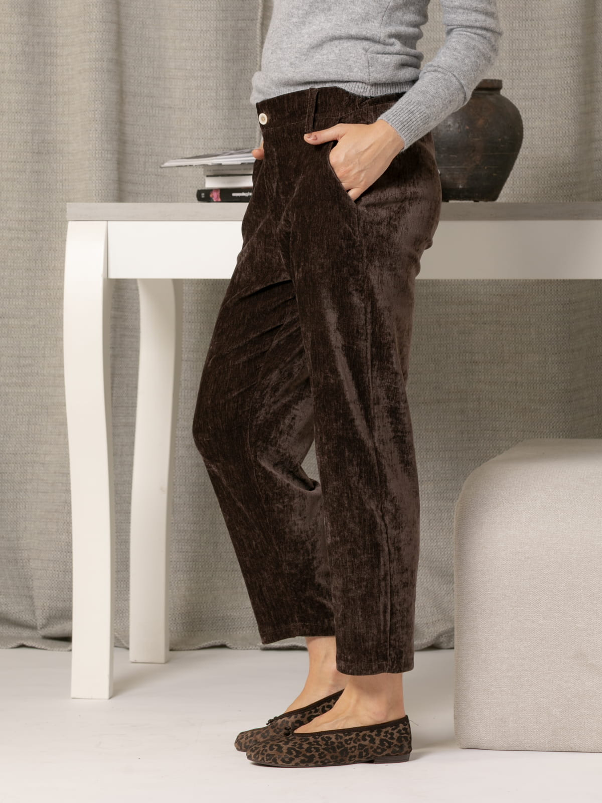 Pantalón velvet travilla color Marrón 