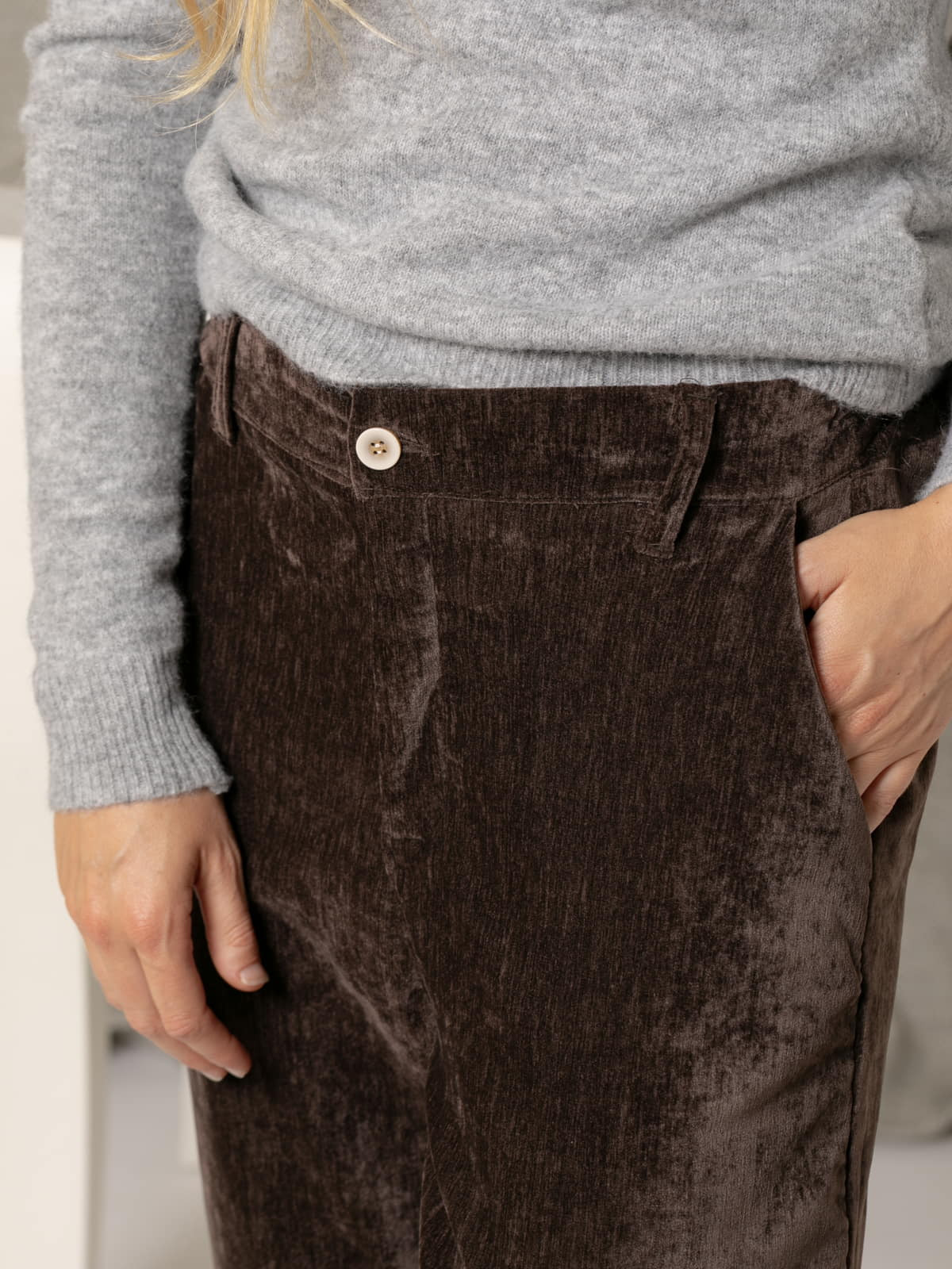 Pantalón velvet travilla color Marrón 