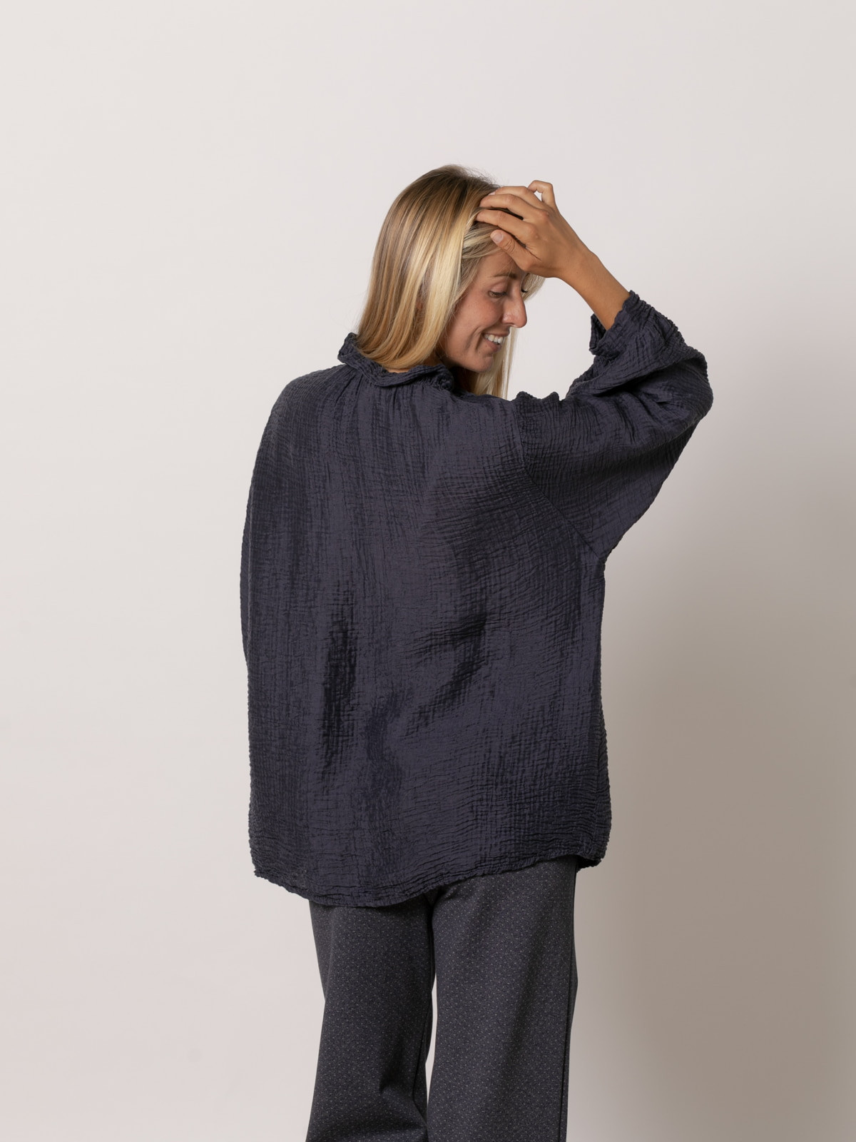 Camisa rizo volante brillo color Azul Marino