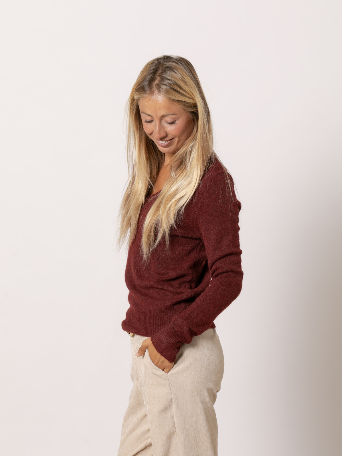 Cashmere-like V-neck sweater  Bordeaux colour