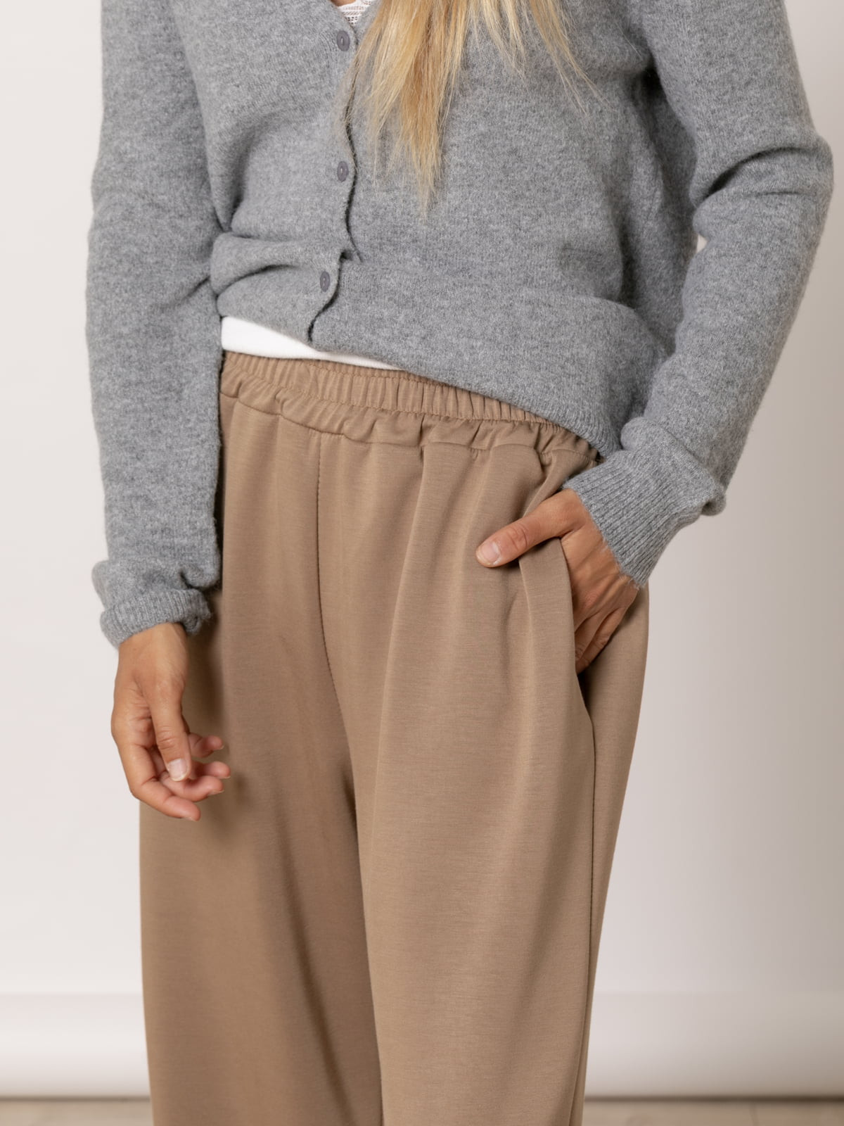 Pantalón oversize sport color Camel