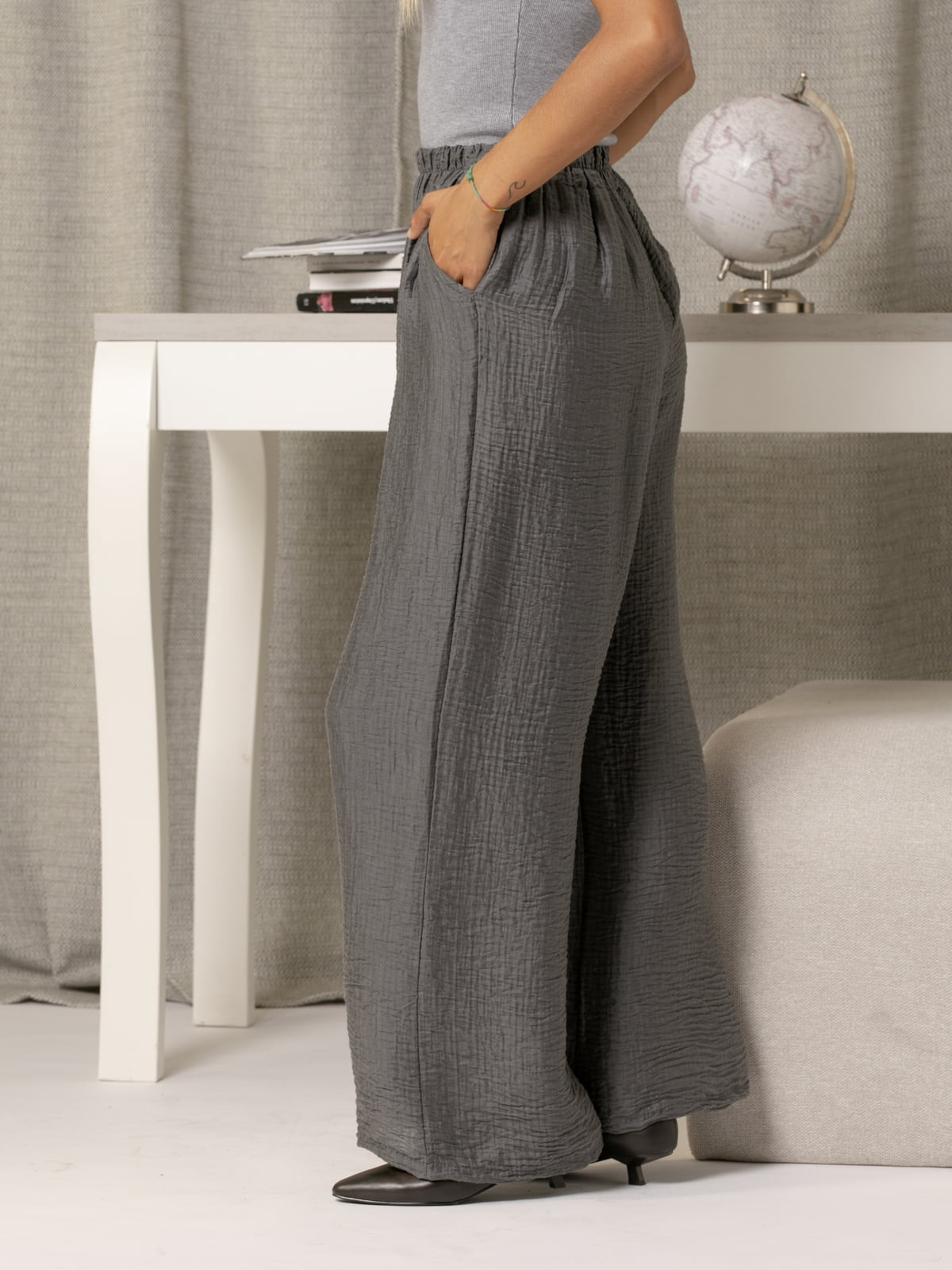 Pantalón rizo tencell brillo color Gris