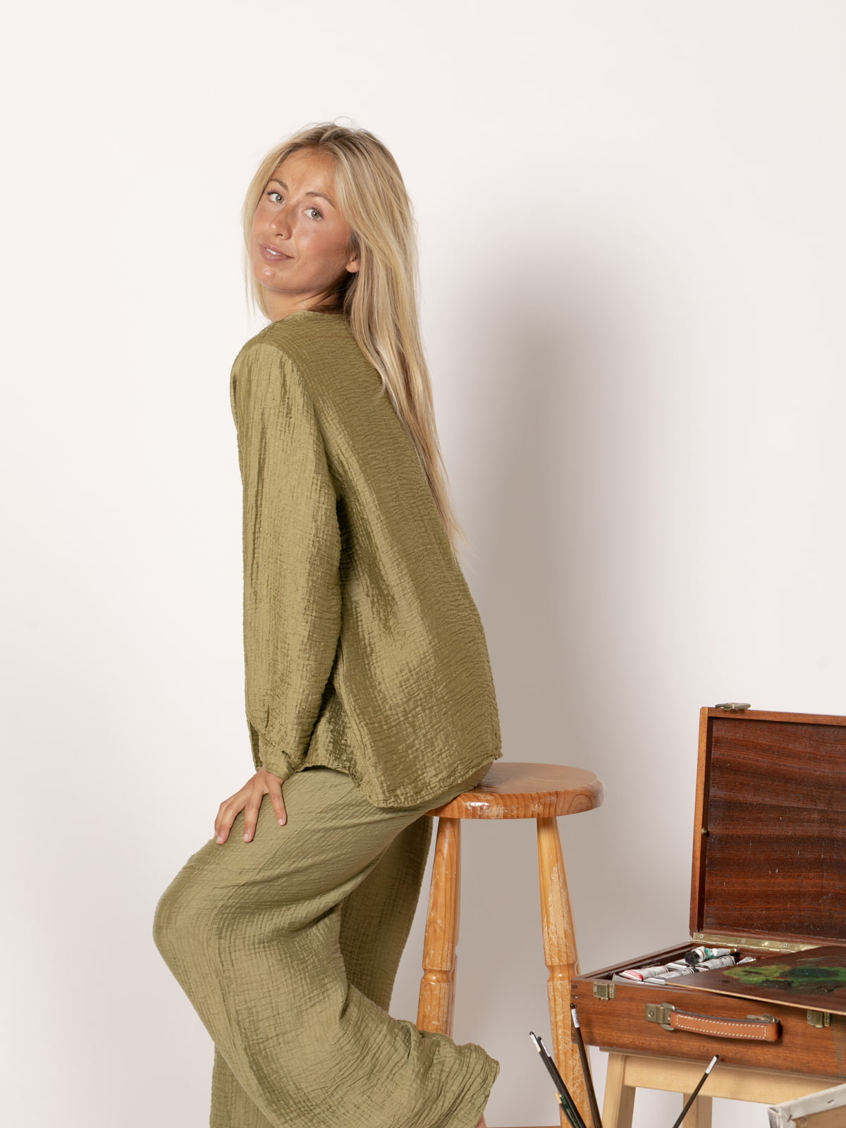 Terry shirt with shiny peak  Olive colour