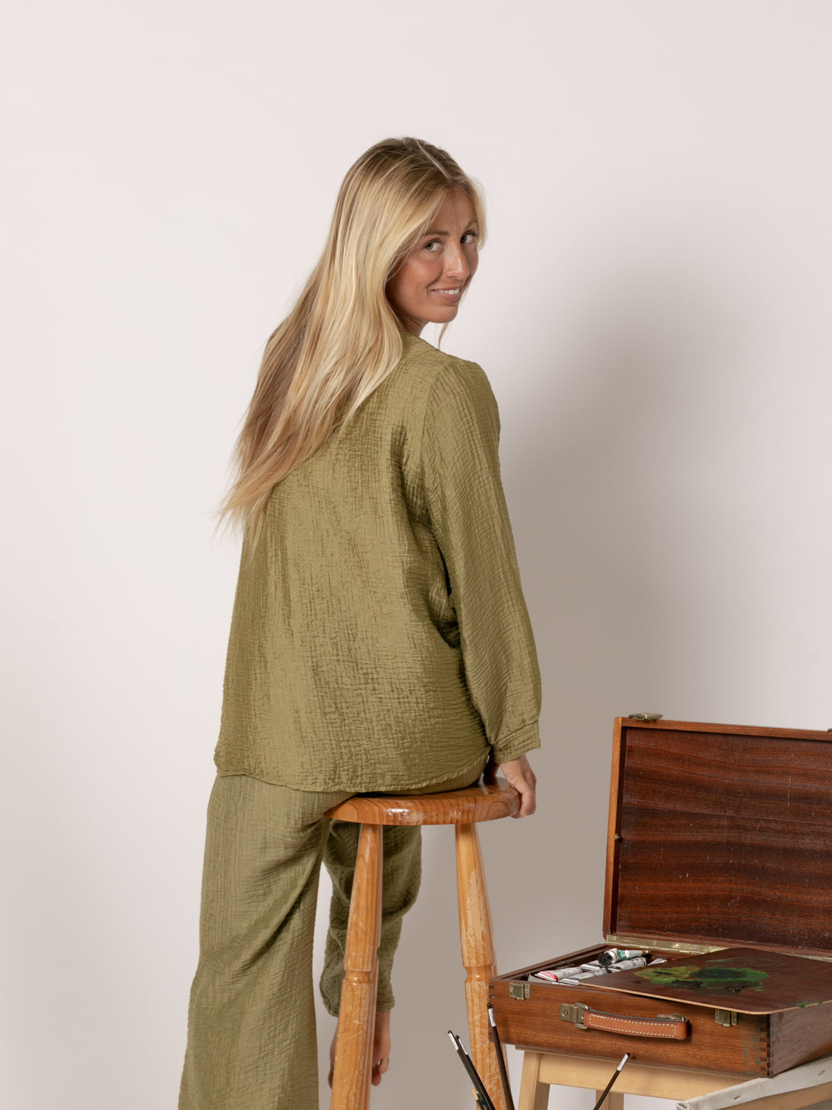 Camisa rizo c/pico brillo color Oliva