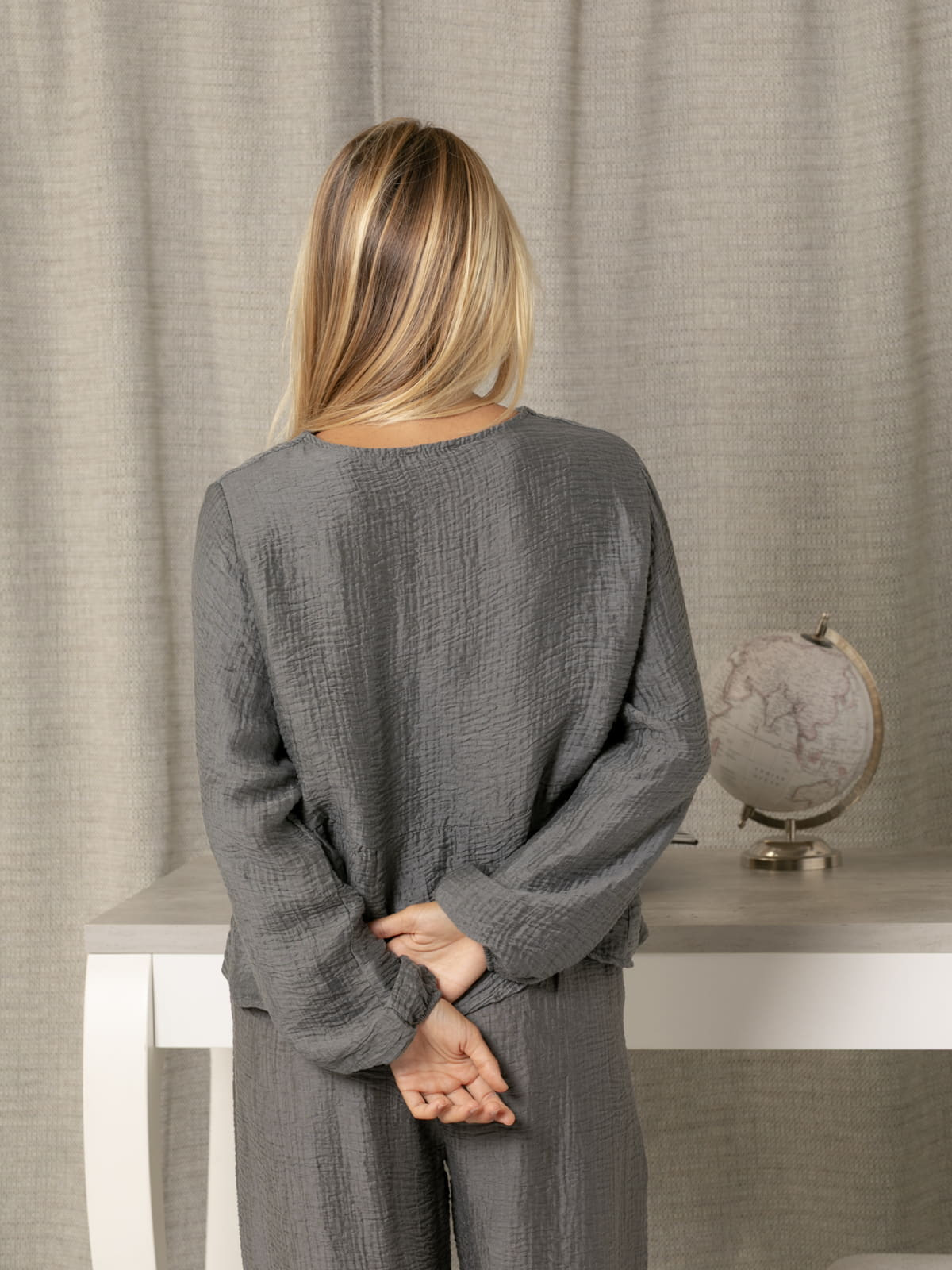 Camisa rizo c/pico 3 botones color Gris