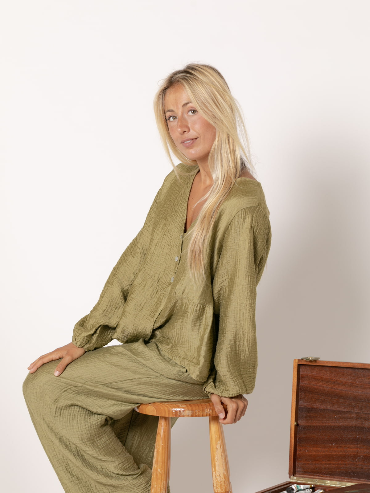 Terry shirt with 3 buttons  Olive colour