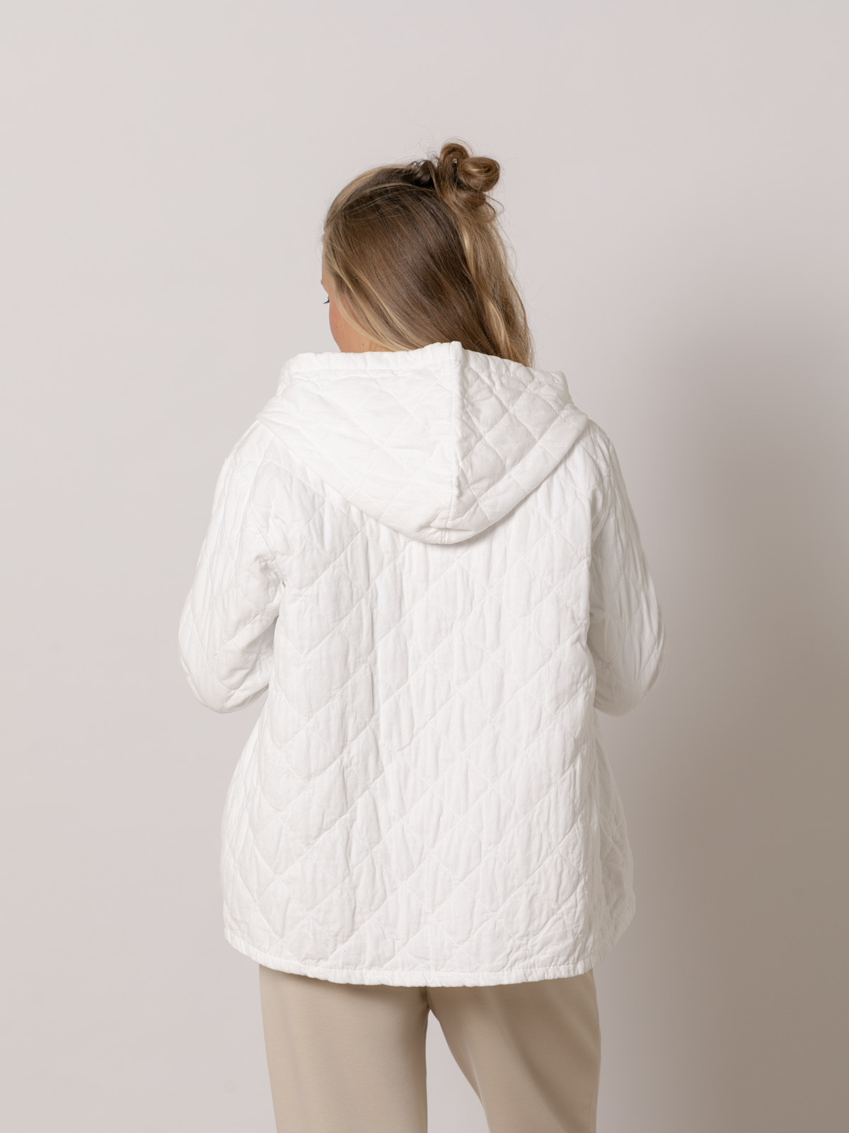 Chaqueta micro pana acolchada color Marfil