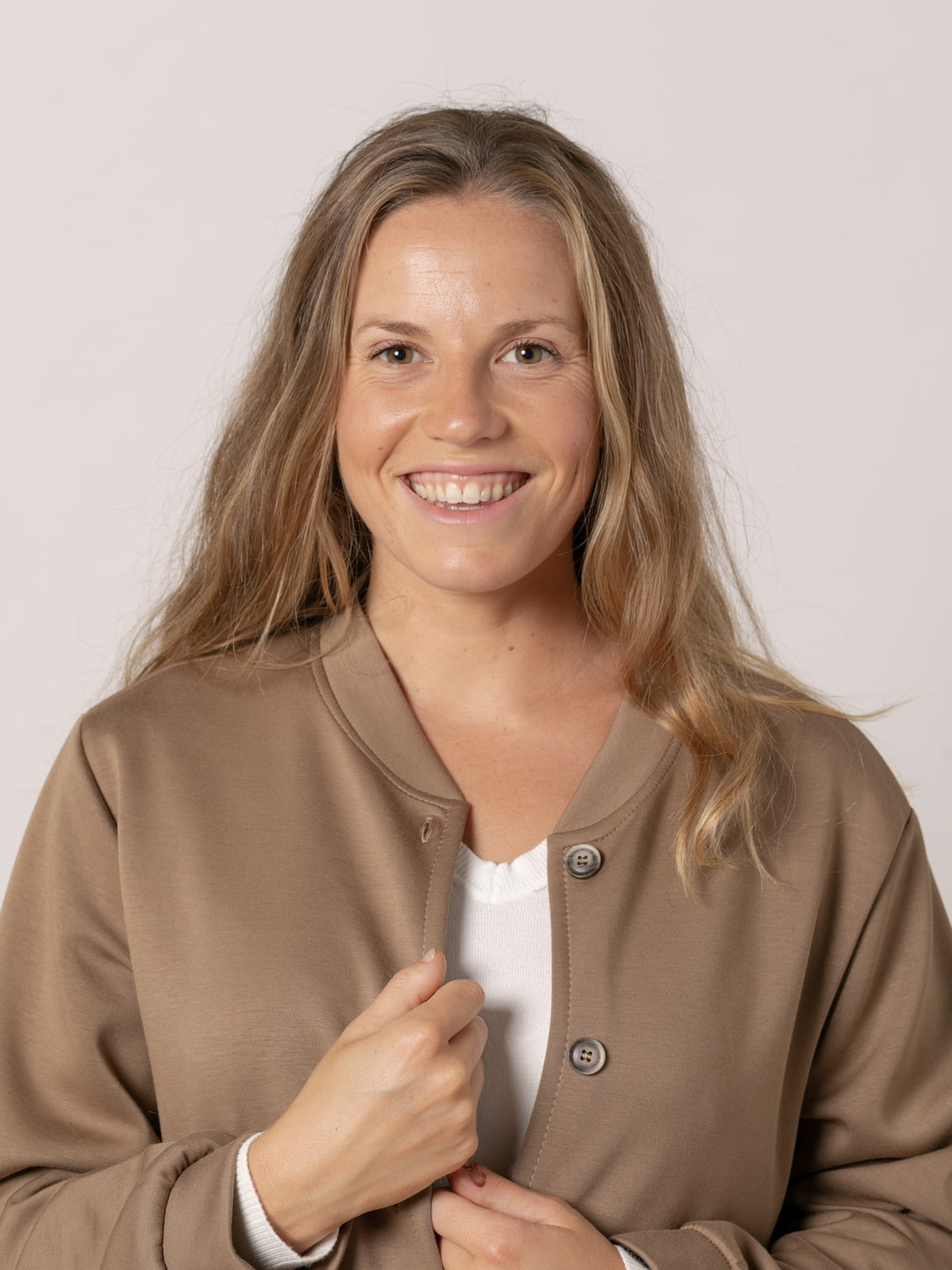 Chaqueta comfy sport bolsillos color Camel