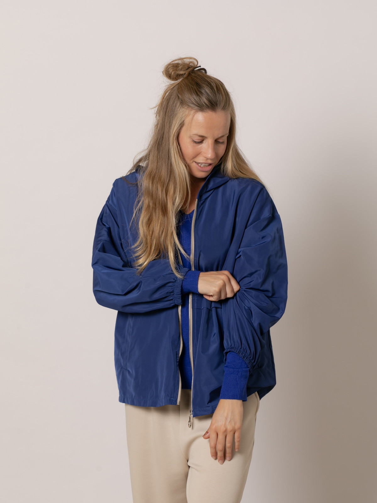 Gabardina corta color Azul