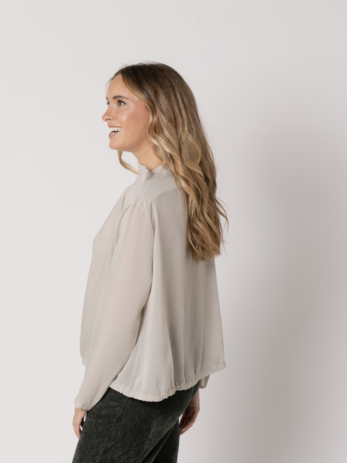 Camisa cotton voile bajo ajustable color Beige