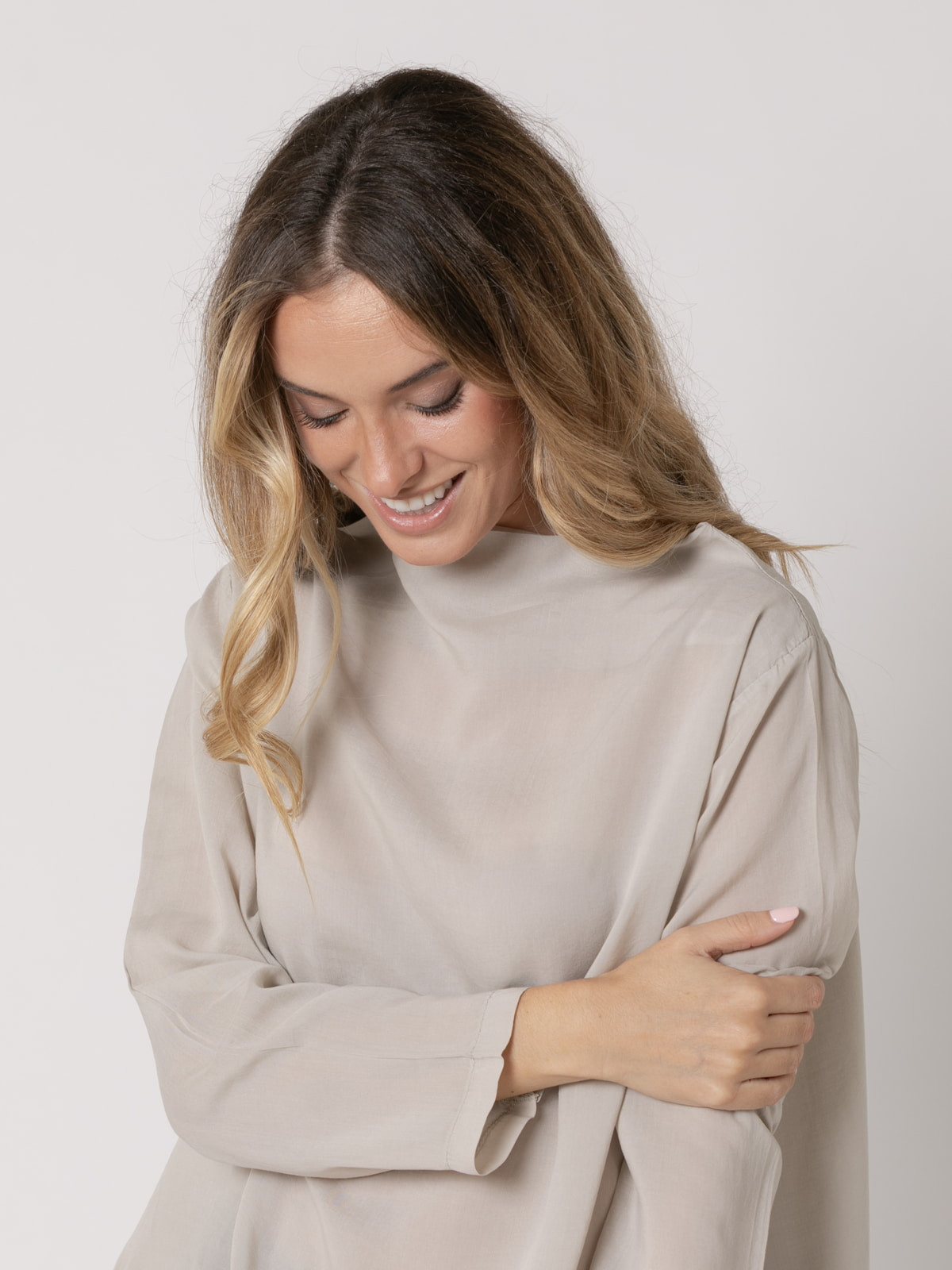 Camisa cotton voile bajo ajustable color Beige