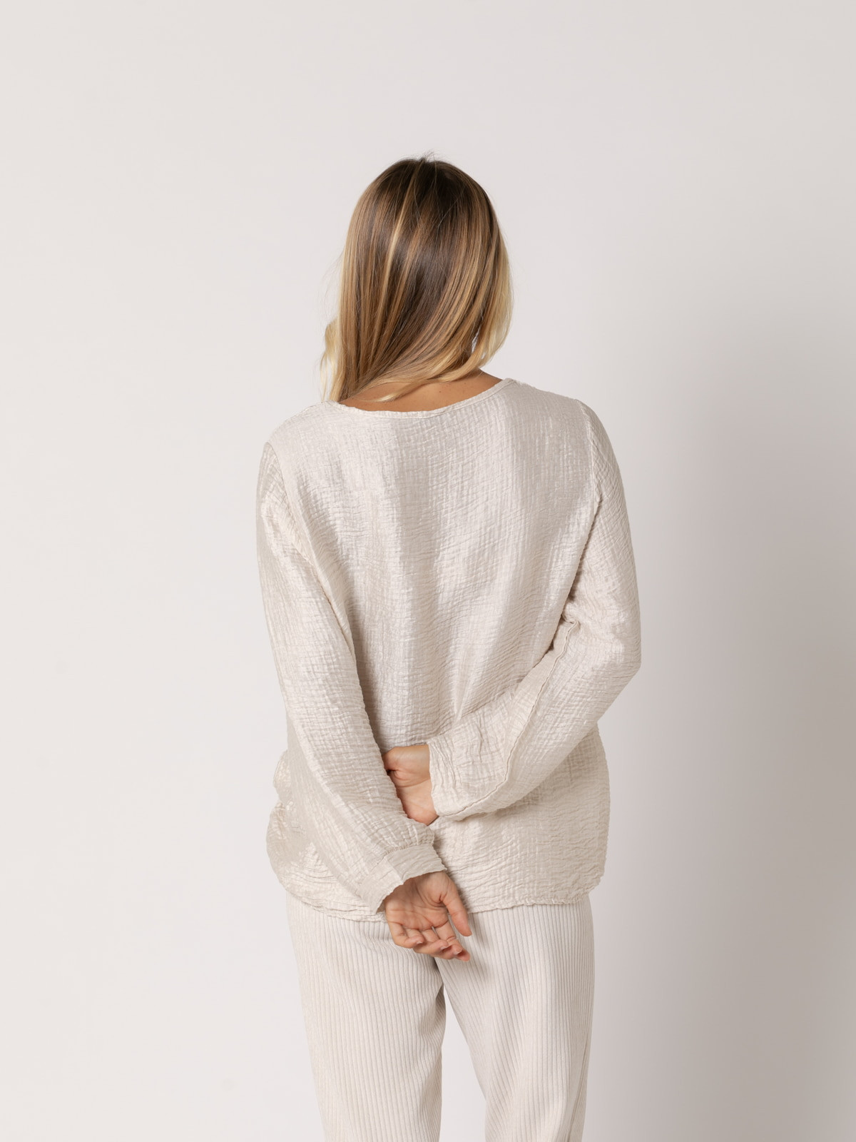 Camisa rizo c/pico brillo color Beige