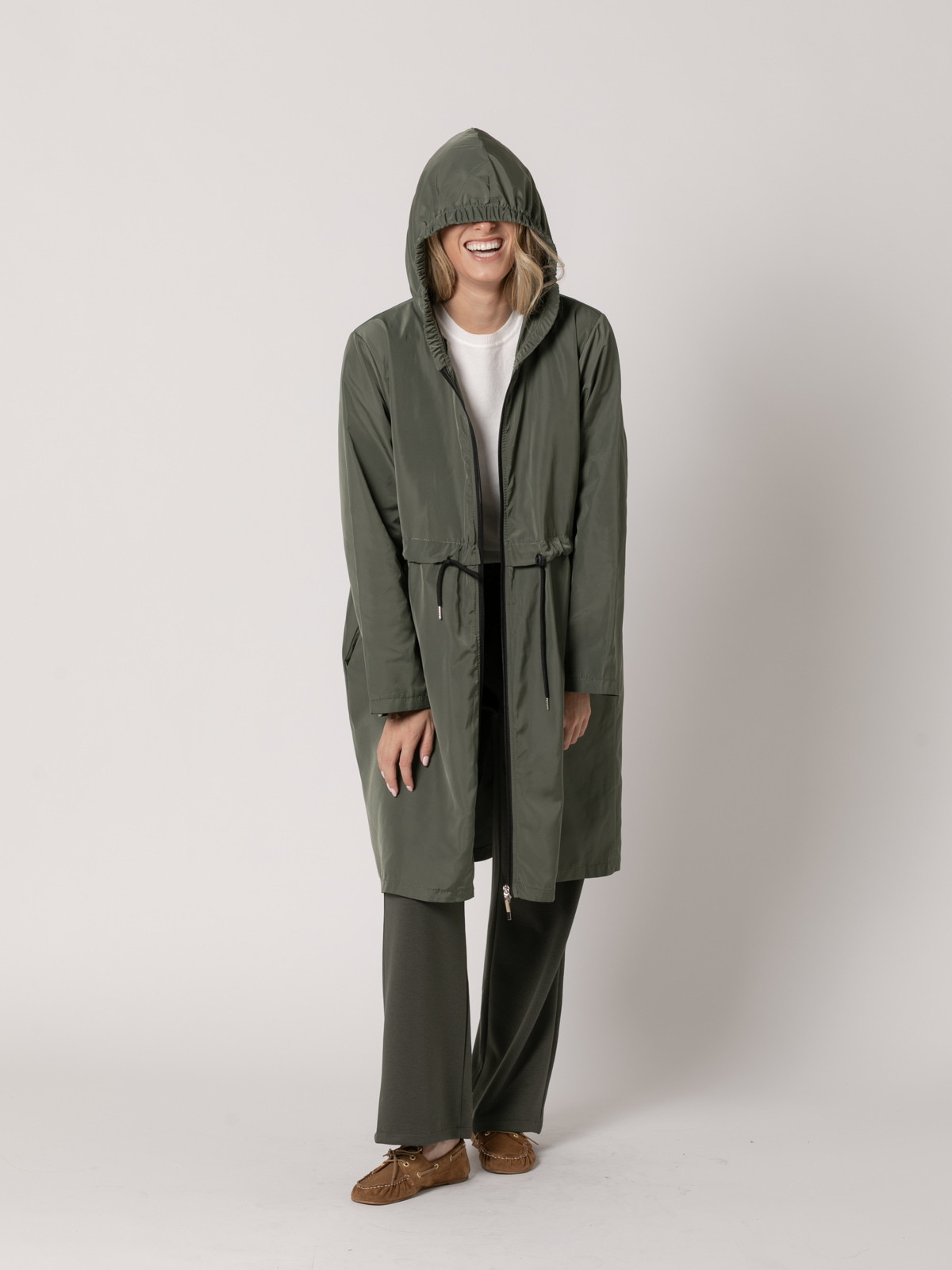 Parka larga ajustable color Verde
